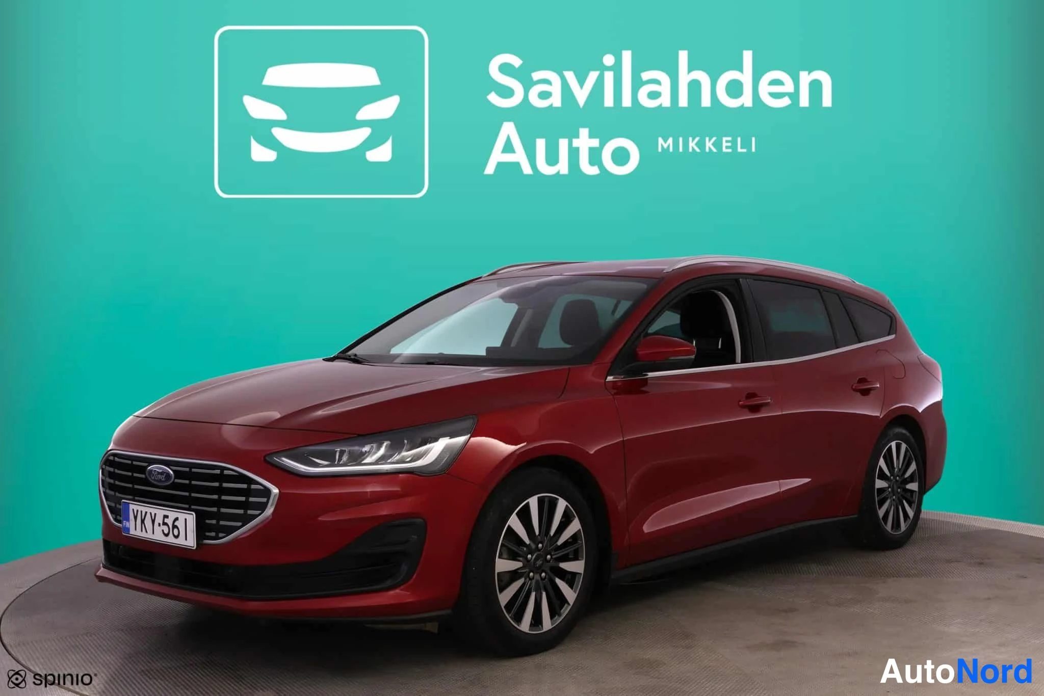 Punainen Ford Focus 2022, etuviisto, keula vasemmalle, kuva 2