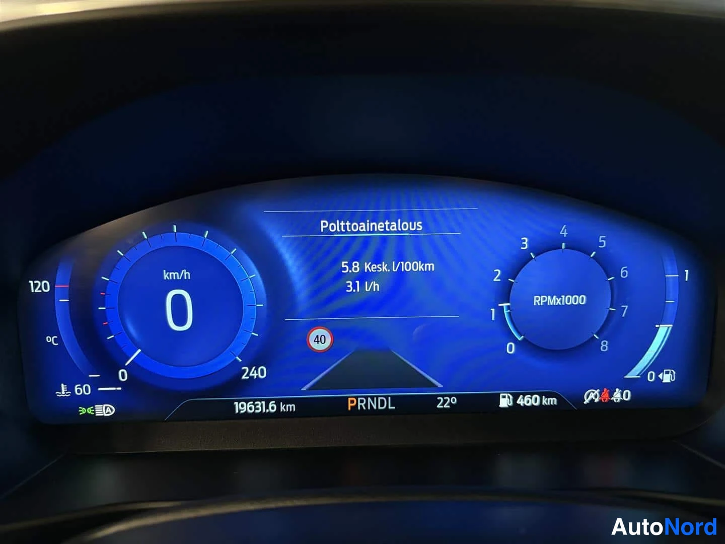 Punainen Ford Focus 2022, yksityiskohta, kuva 18