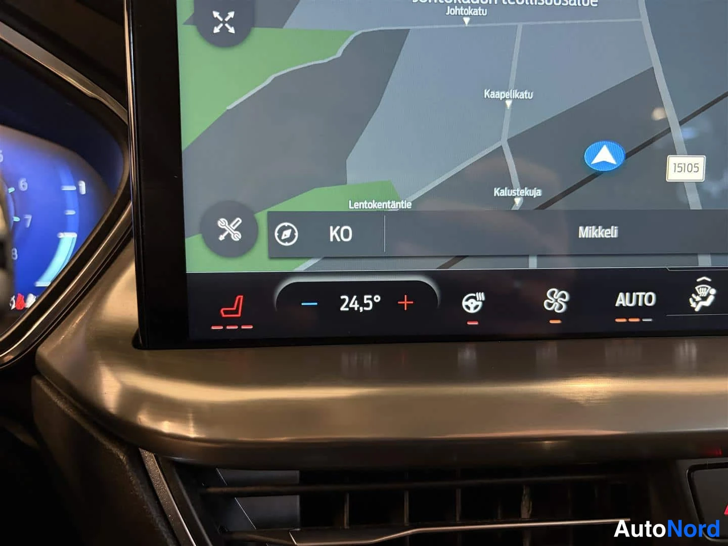 Punainen Ford Focus 2022, yksityiskohta, kuva 28