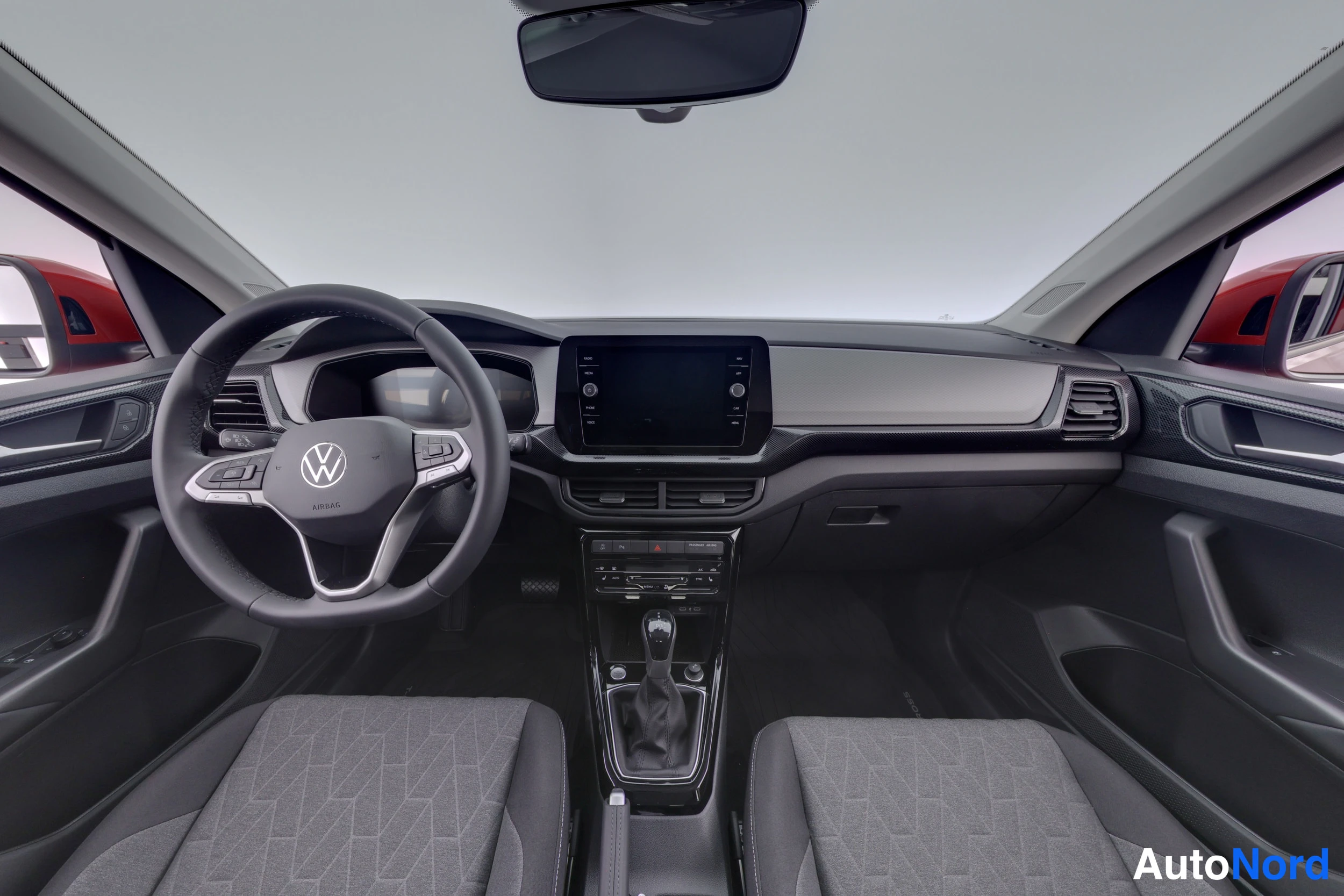 Punainen Volkswagen T-Cross 2026, ohjaamo, kuva 14