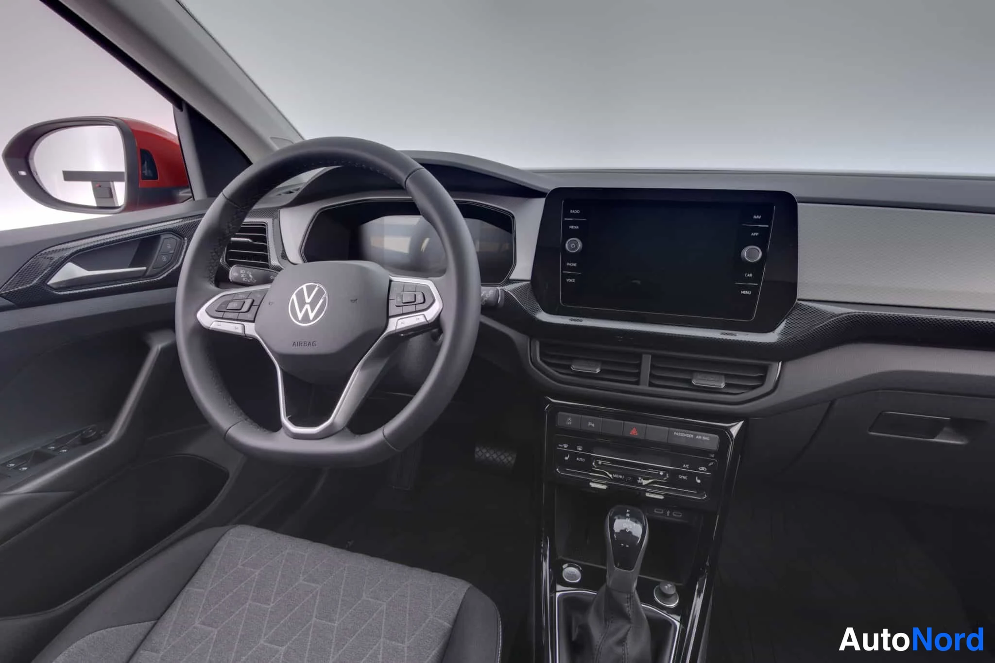 Punainen Volkswagen T-Cross 2026, ohjaamo, kuva 15