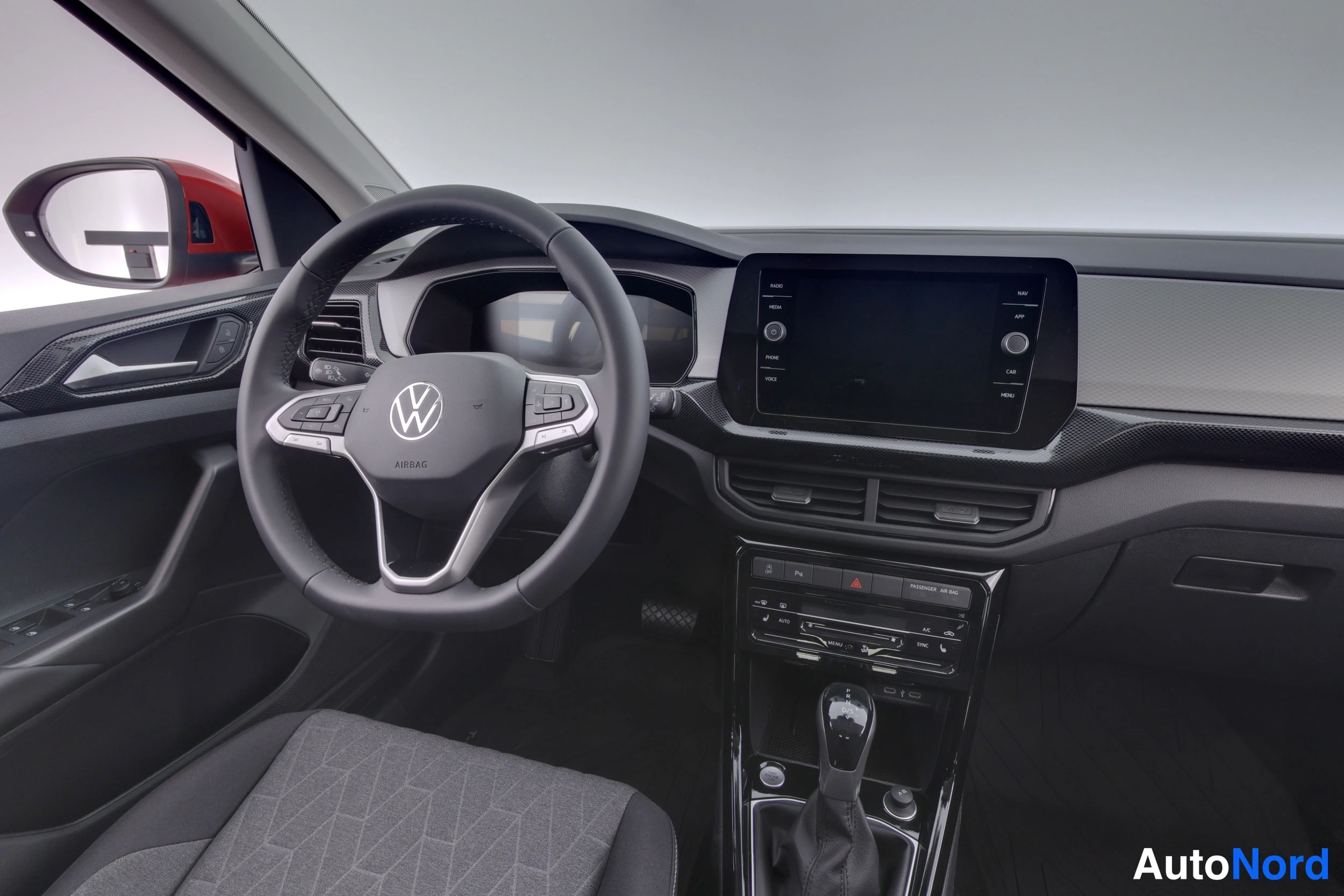 Punainen Volkswagen T-Cross 2026, ohjaamo, kuva 16