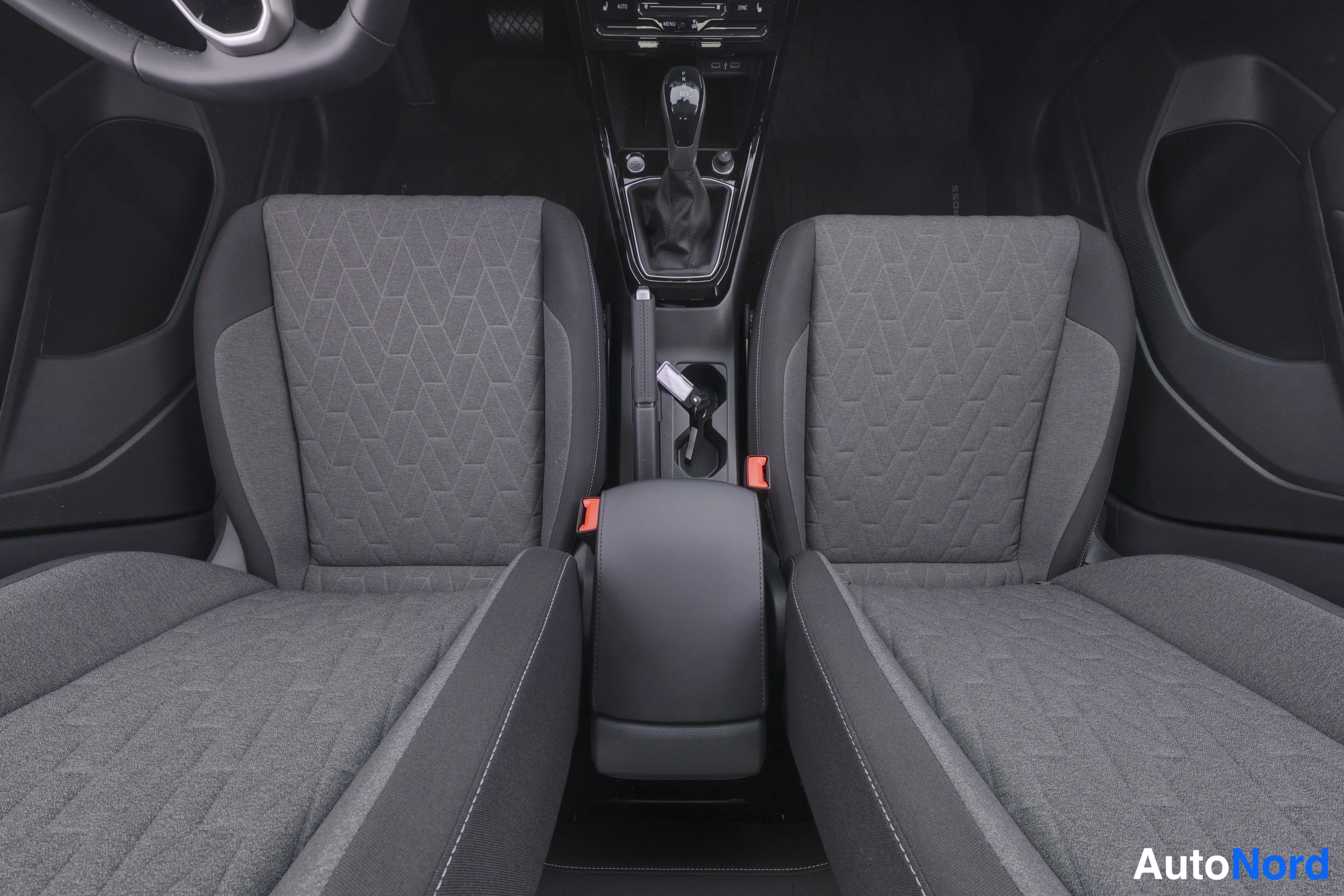 Punainen Volkswagen T-Cross 2026, etuistuimet, kuva 21