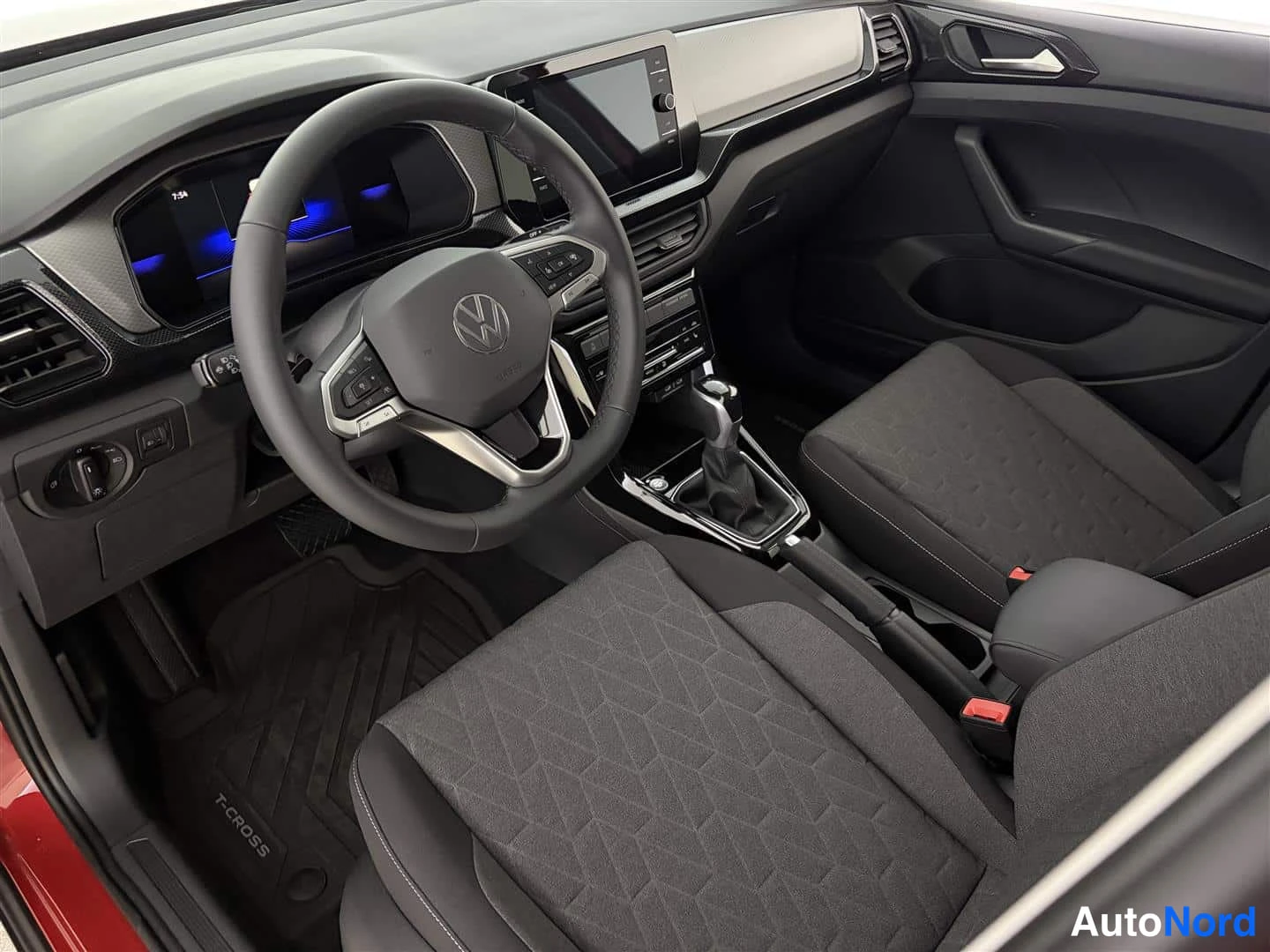Punainen Volkswagen T-Cross 2026, ohjaamo, kuva 18