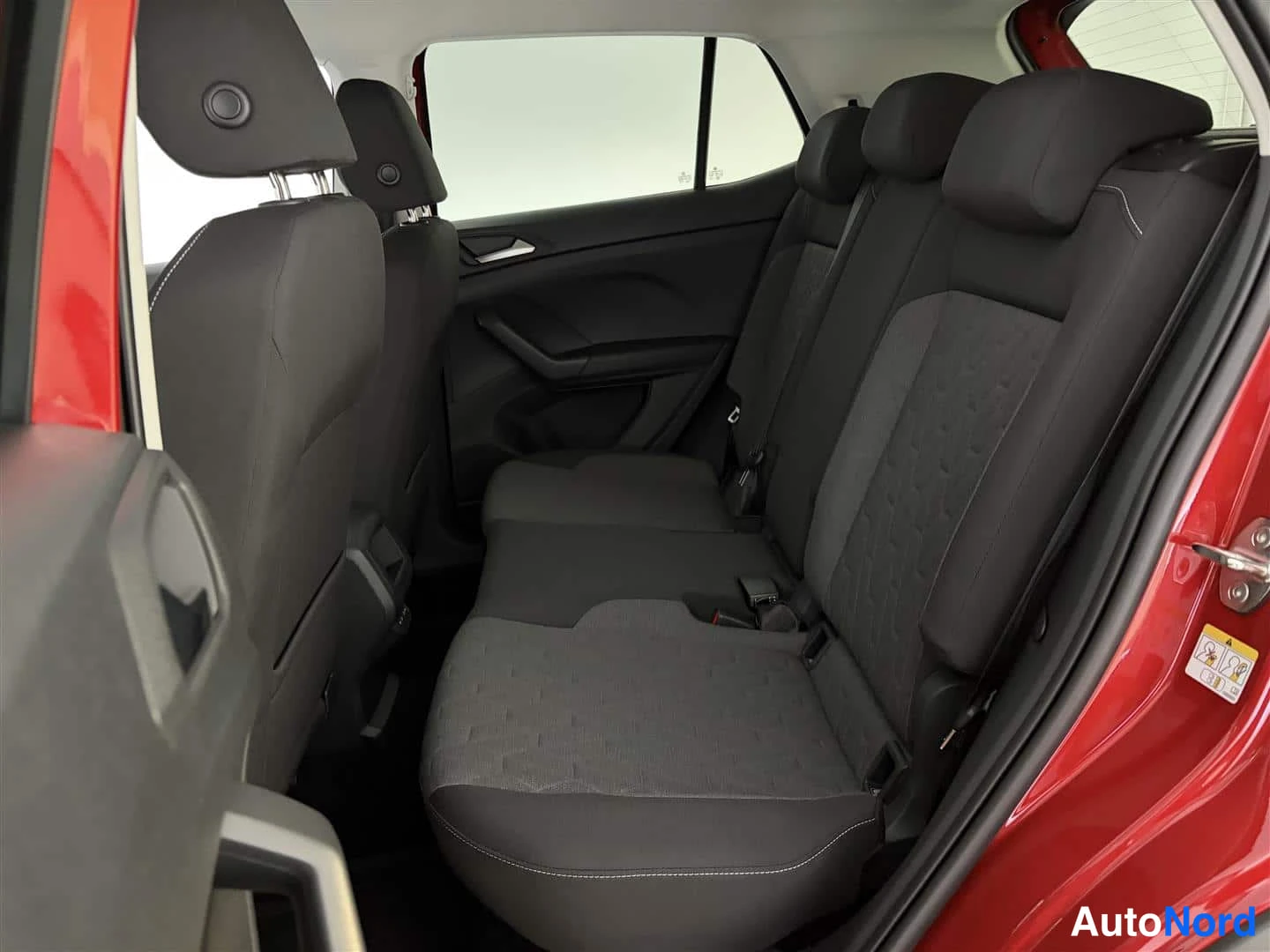 Punainen Volkswagen T-Cross 2026, takaistuimet, kuva 22