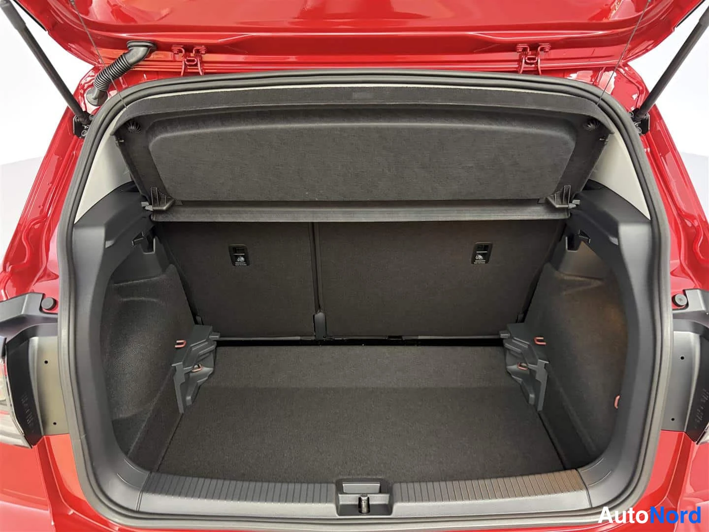Punainen Volkswagen T-Cross 2026, tavaratila, kuva 23