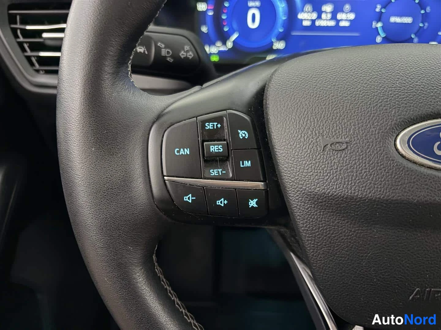Harmaa Ford Focus 2020, yksityiskohta, kuva 29