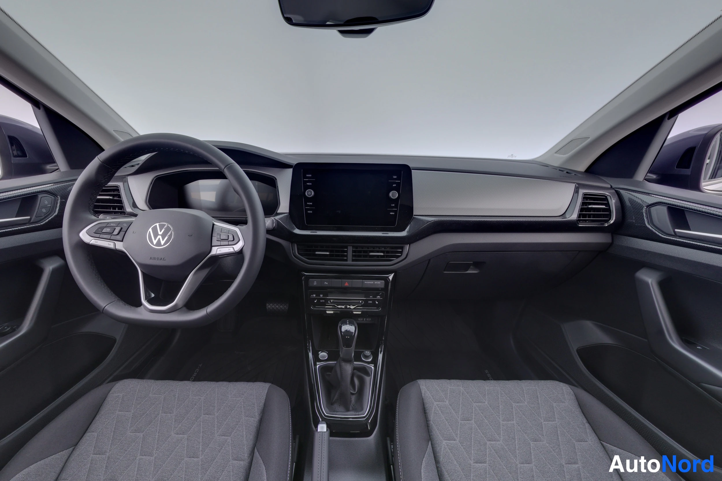 Harmaa Volkswagen T-Cross 2026, ohjaamo, kuva 14