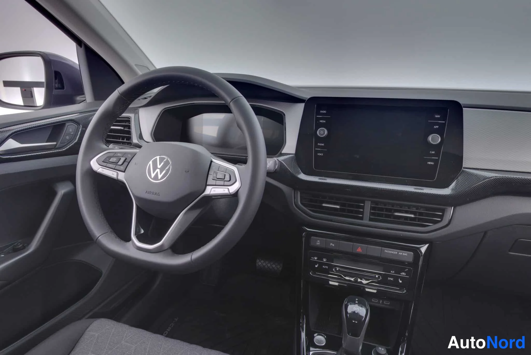Harmaa Volkswagen T-Cross 2026, ohjaamo, kuva 15