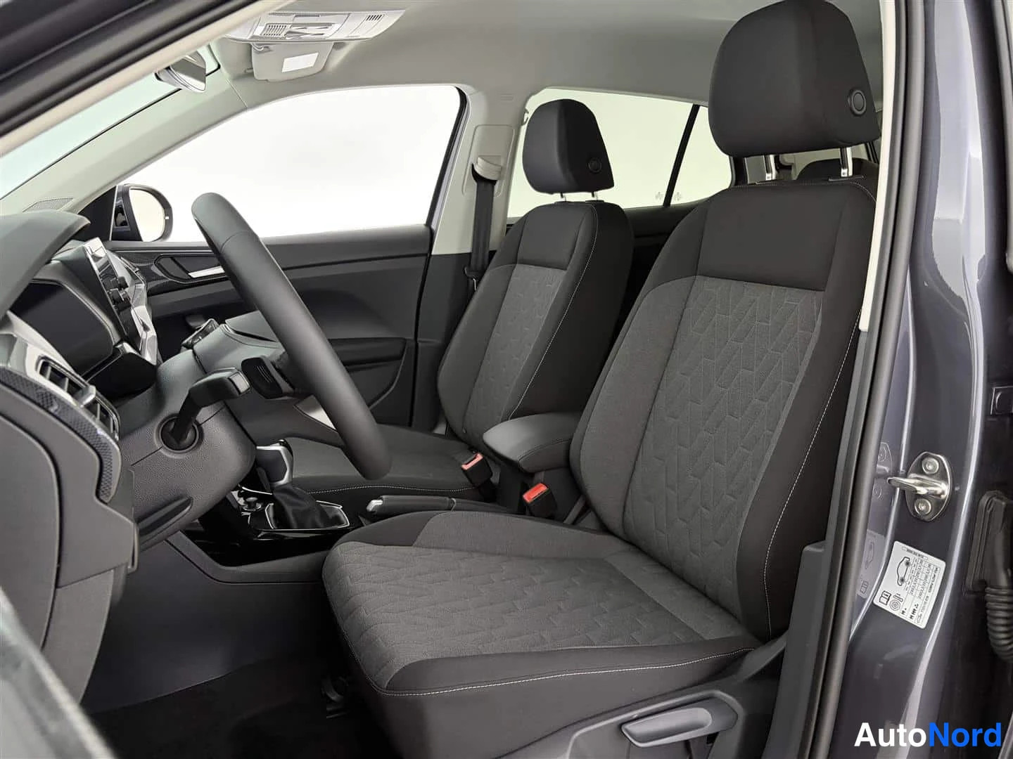 Harmaa Volkswagen T-Cross 2026, etuistuimet, kuva 21