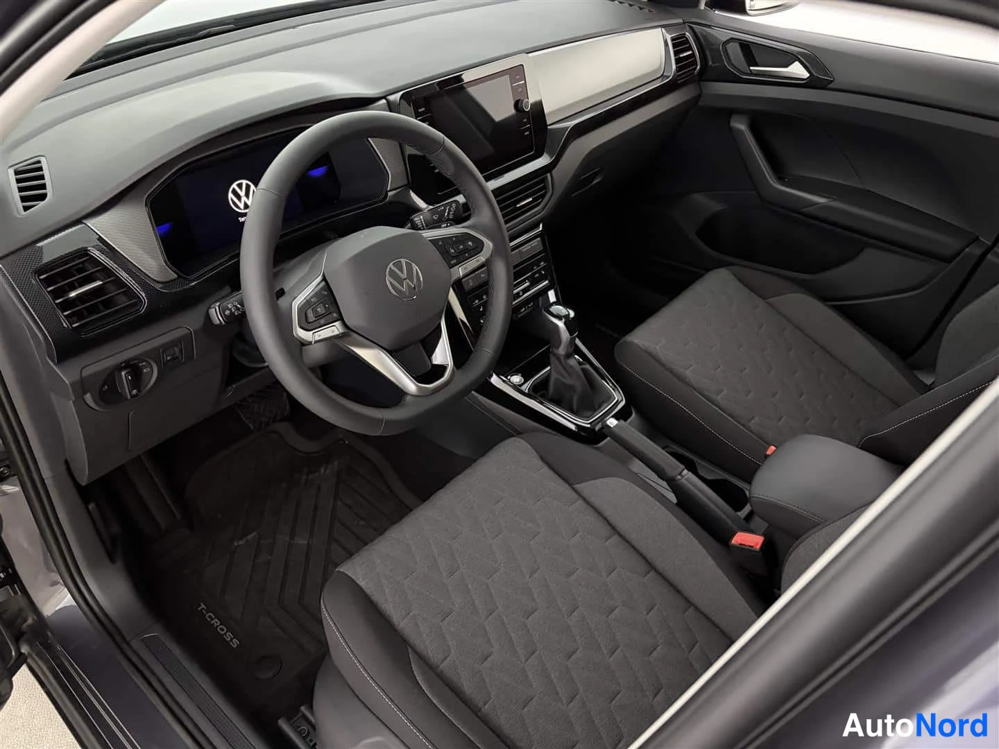 Harmaa Volkswagen T-Cross 2026, ohjaamo, kuva 17