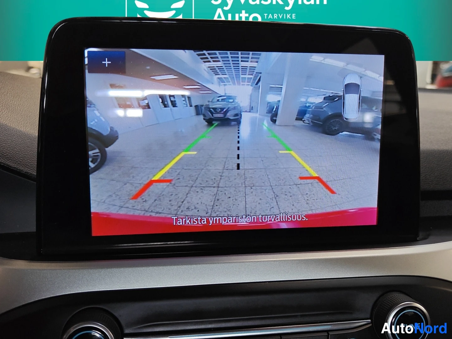 Punainen Ford Focus 2022, yksityiskohta, kuva 12