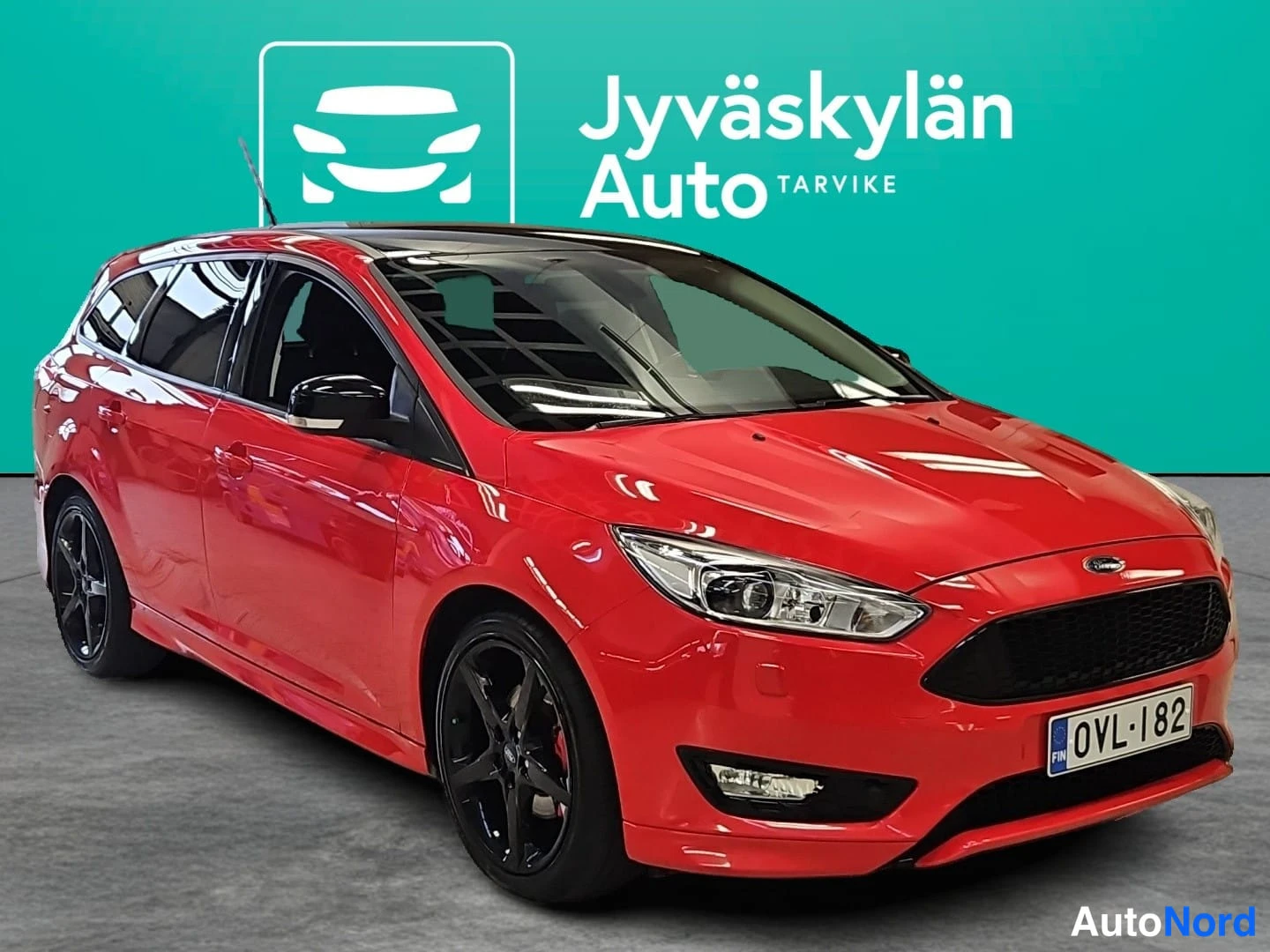 Punainen Ford Focus 2016, etuviisto, keula oikealle, kuva 4