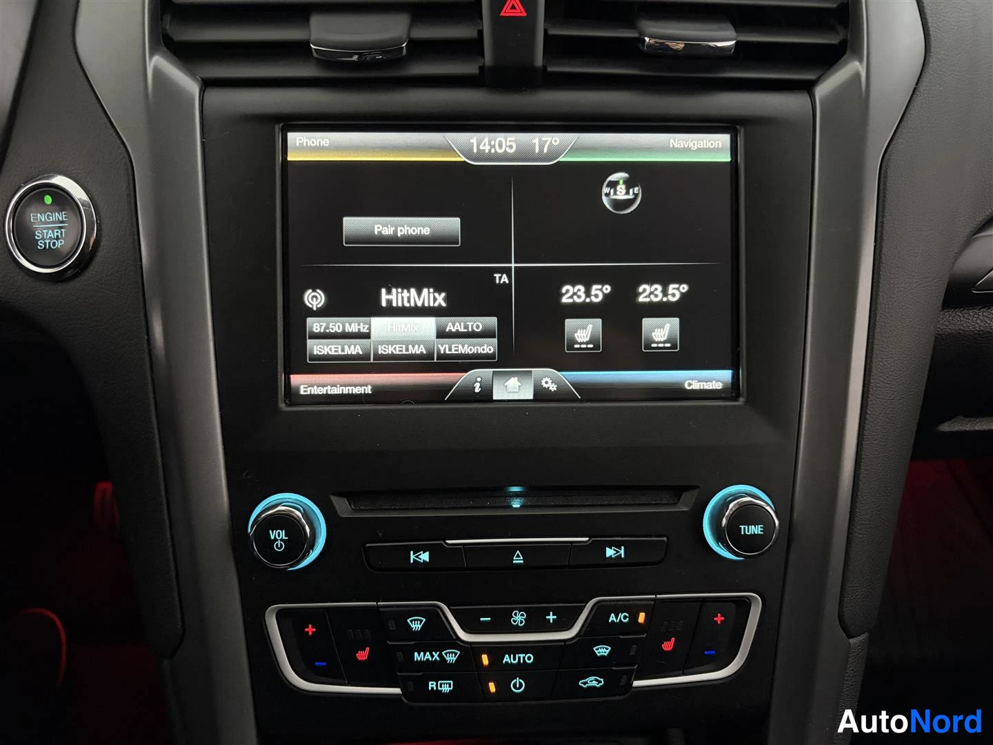 Musta Ford Mondeo 2016, ohjaamo, kuva 16