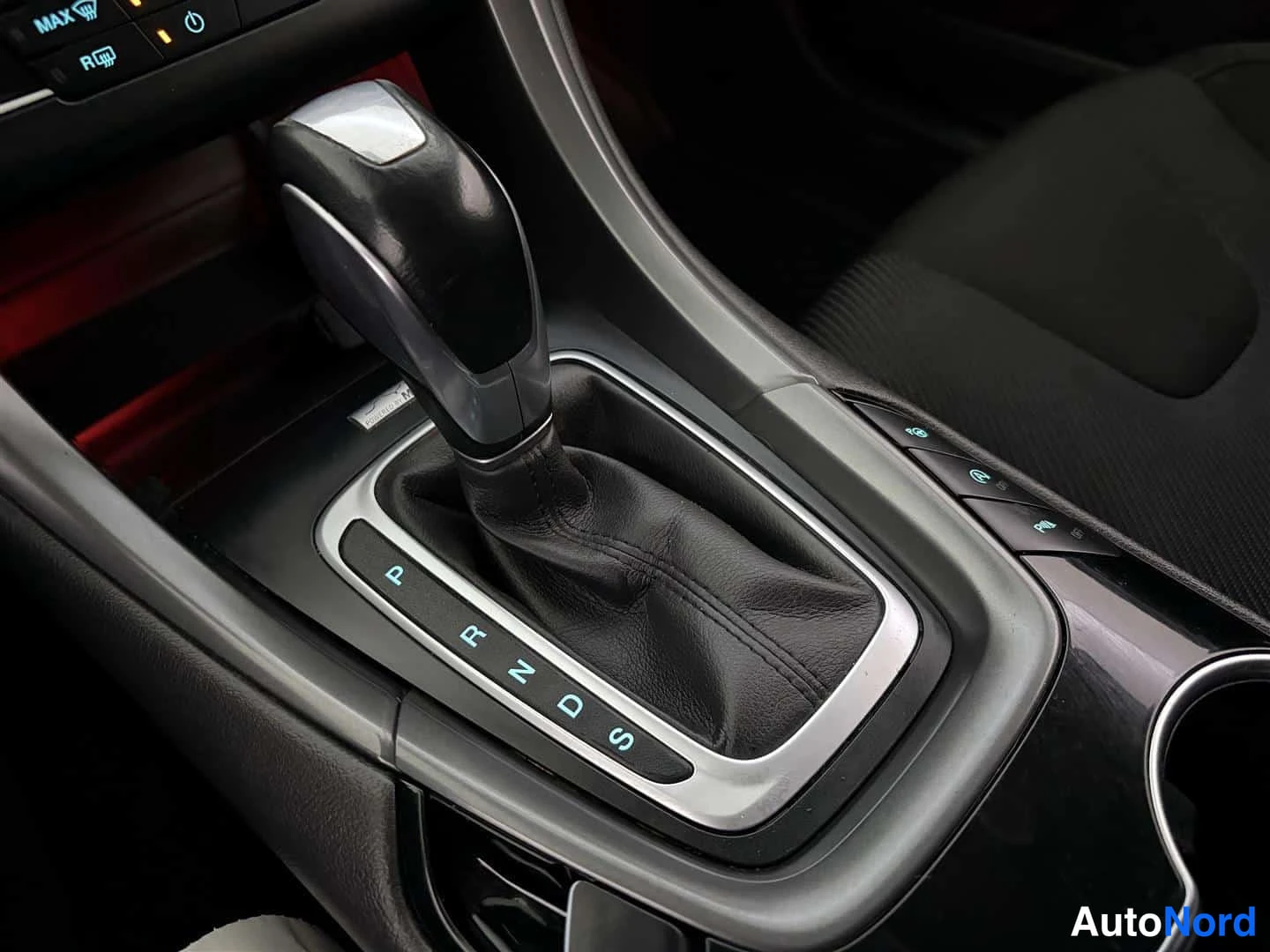 Musta Ford Mondeo 2016, yksityiskohta, kuva 24