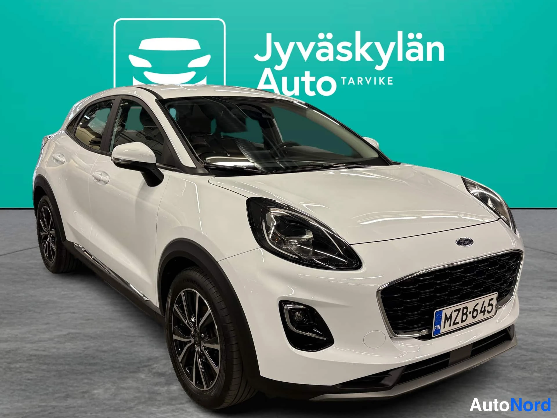 Valkoinen Ford Puma 2021, etuviisto, keula oikealle, kuva 2