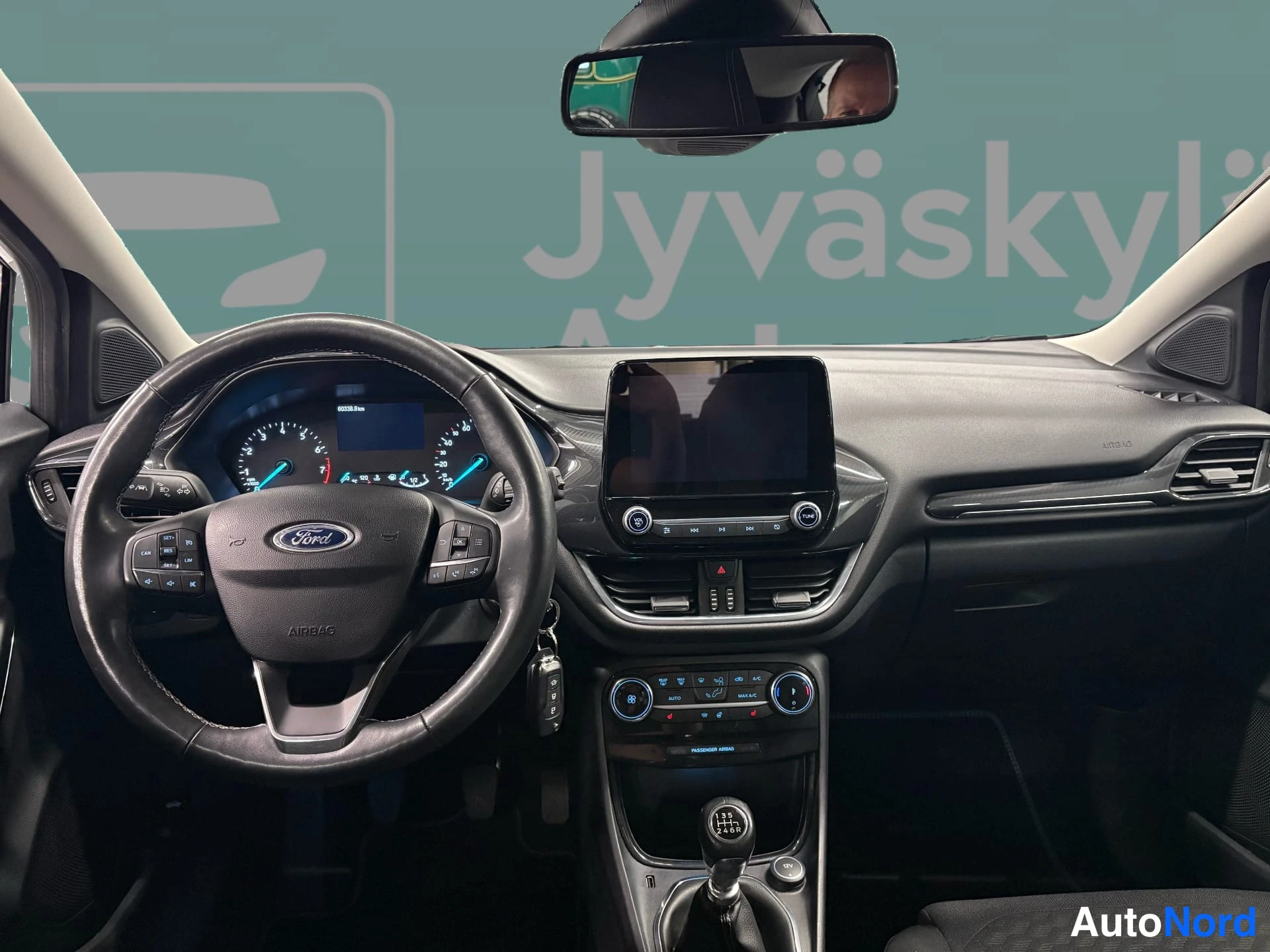 Valkoinen Ford Puma 2021, ohjaamo, kuva 6