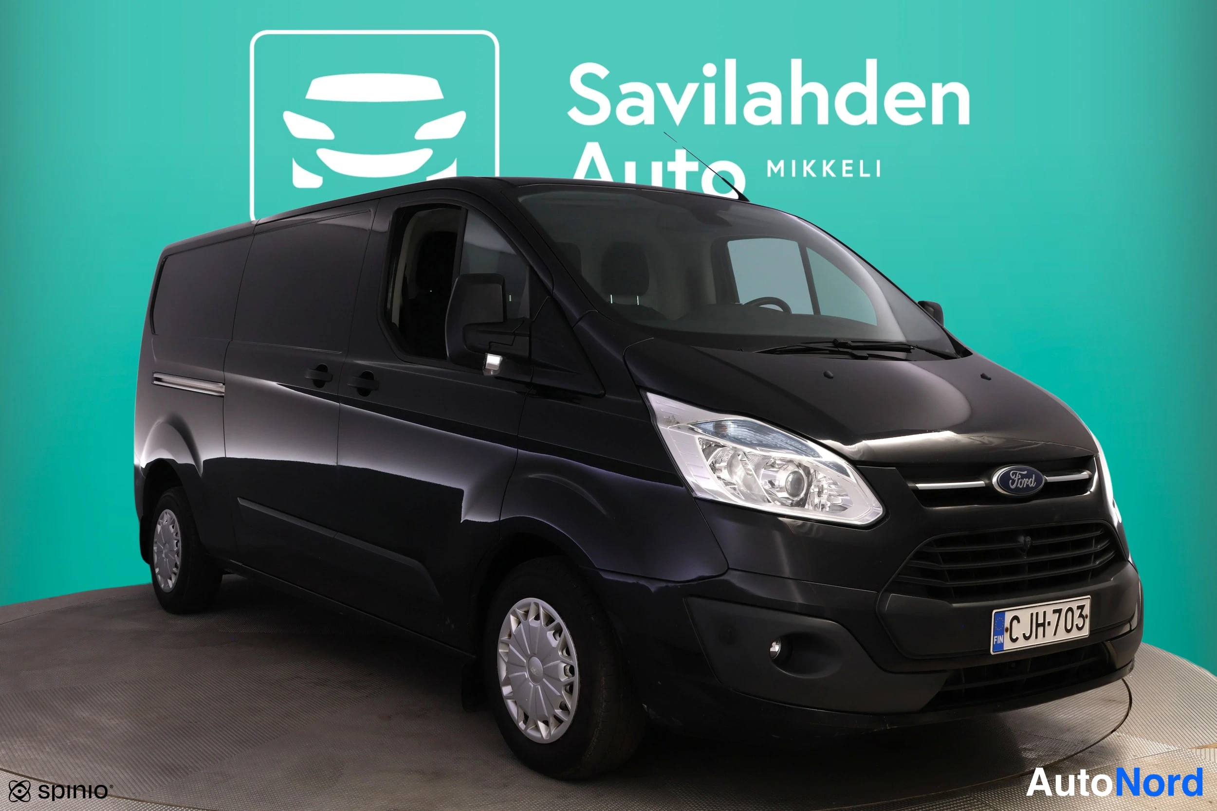 Svart Ford Transit Custom 2014, snett framifrån, fronten åt höger, bild 6