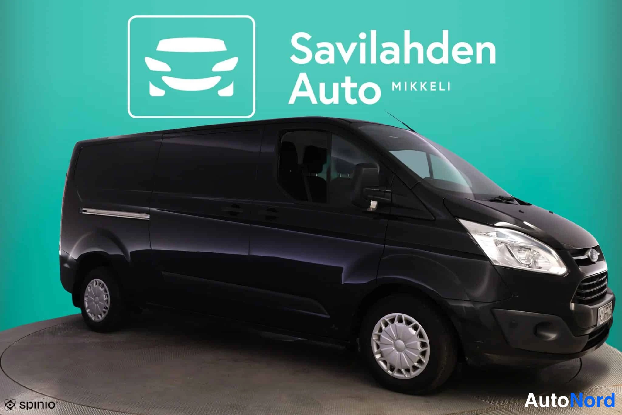 Svart Ford Transit Custom 2014, snett framifrån, fronten åt höger, bild 3