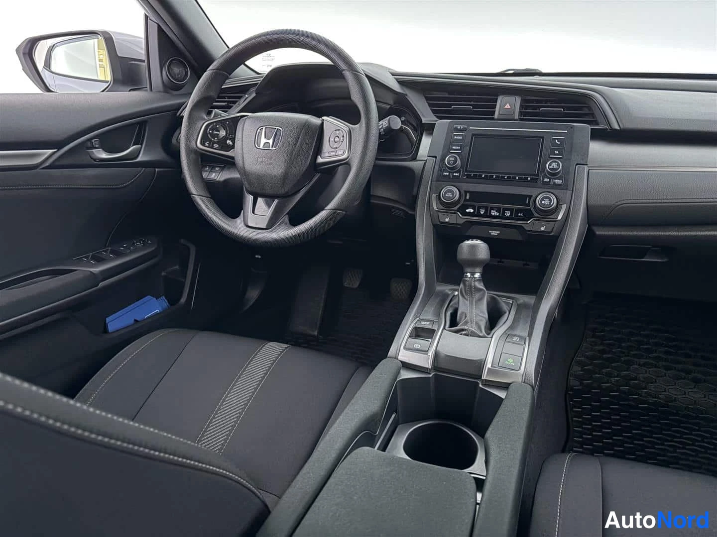 Hopea Honda Civic 2018, ohjaamo, kuva 14