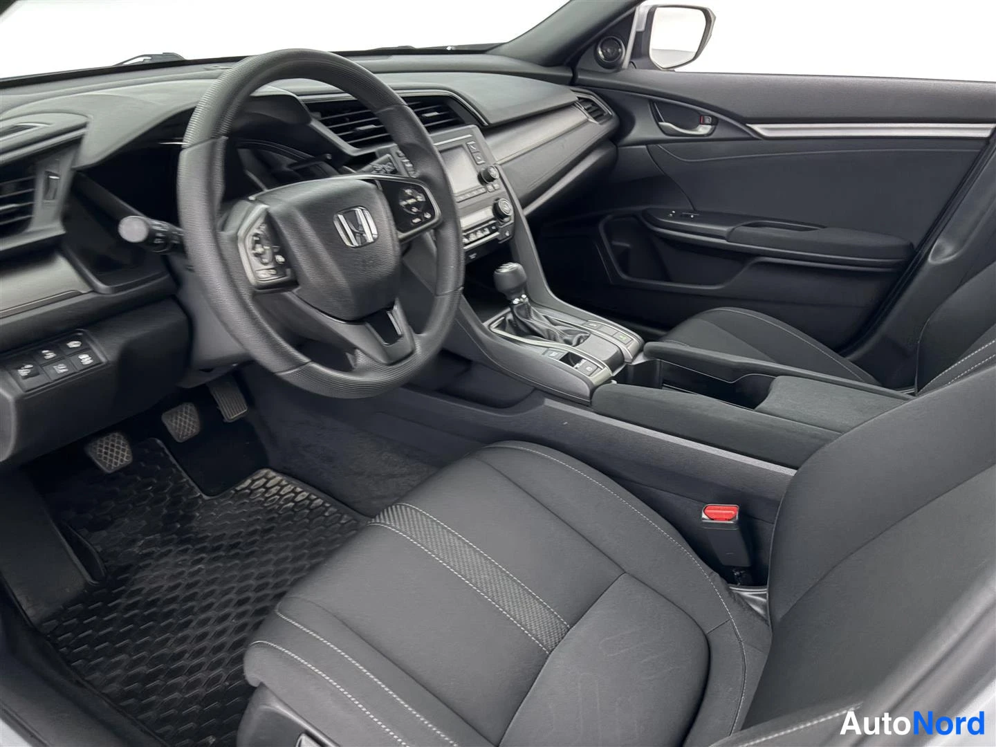 Hopea Honda Civic 2018, ohjaamo, kuva 16