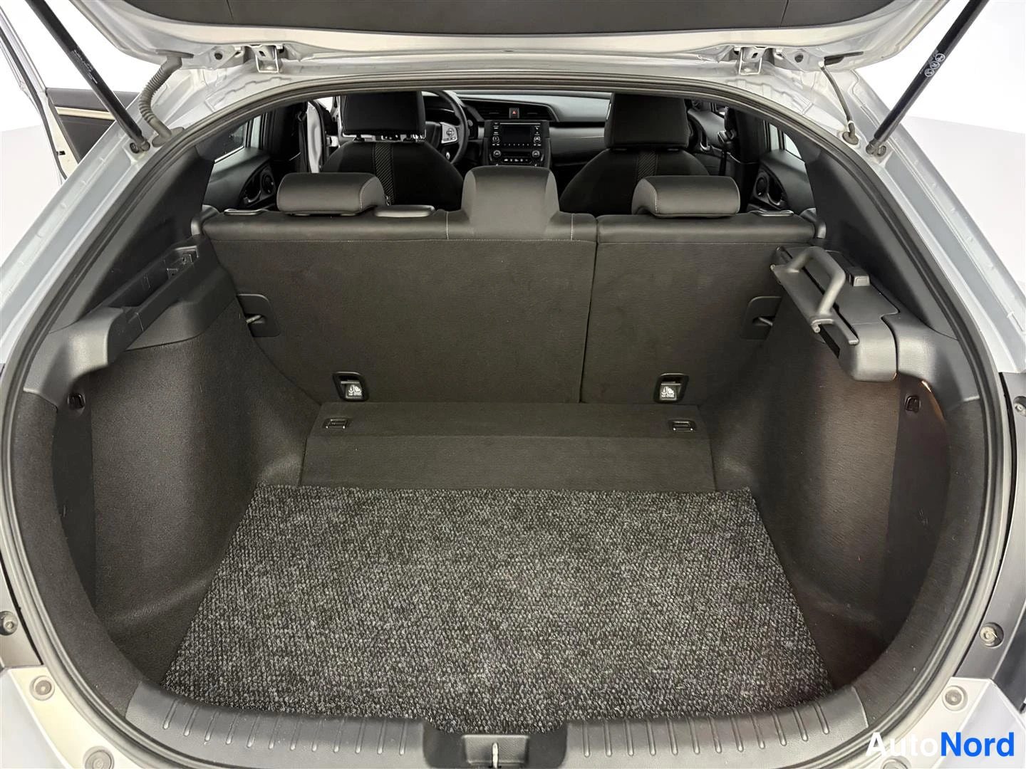 Hopea Honda Civic 2018, tavaratila, kuva 19