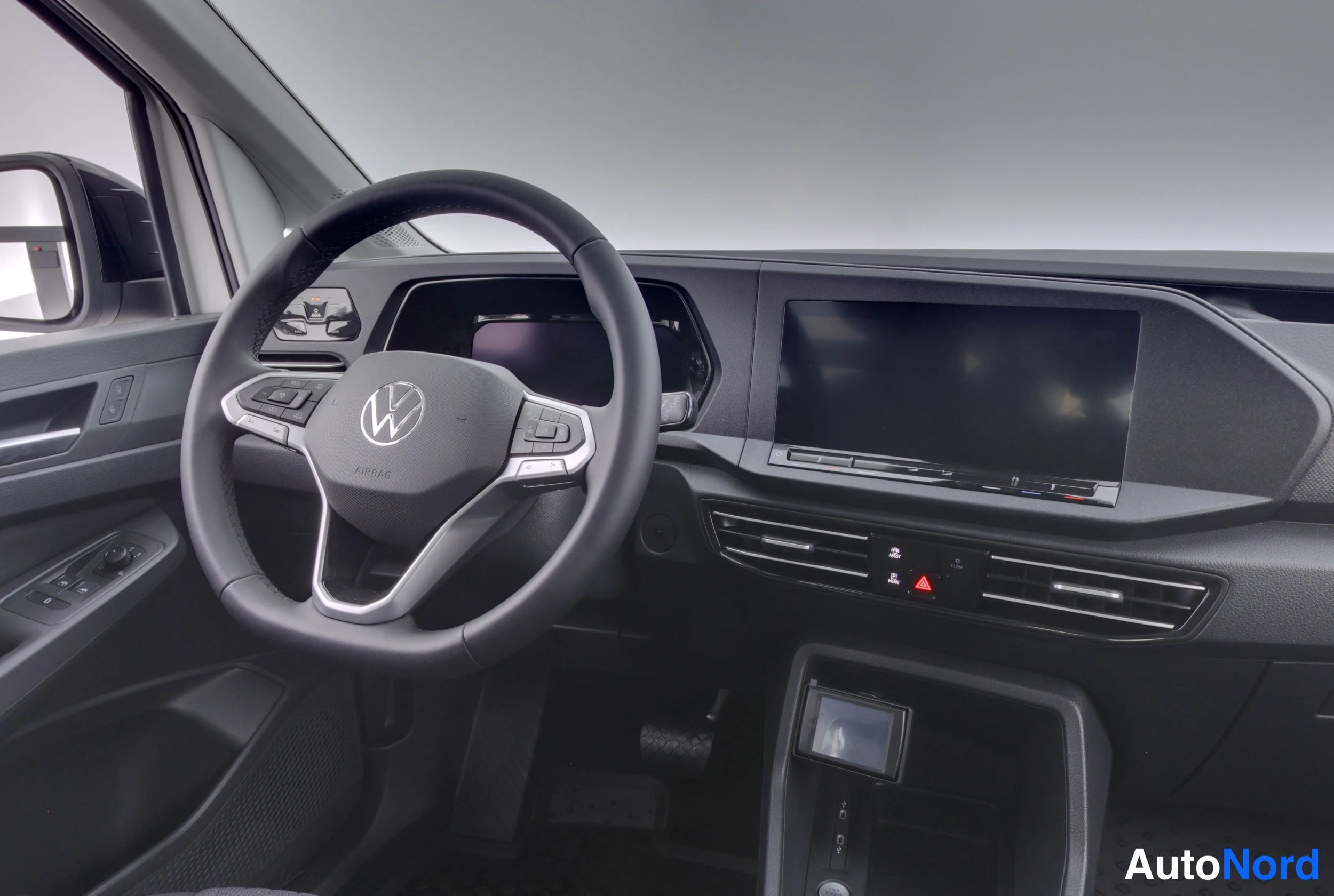 Valkoinen Volkswagen Caddy 2026, ohjaamo, kuva 16
