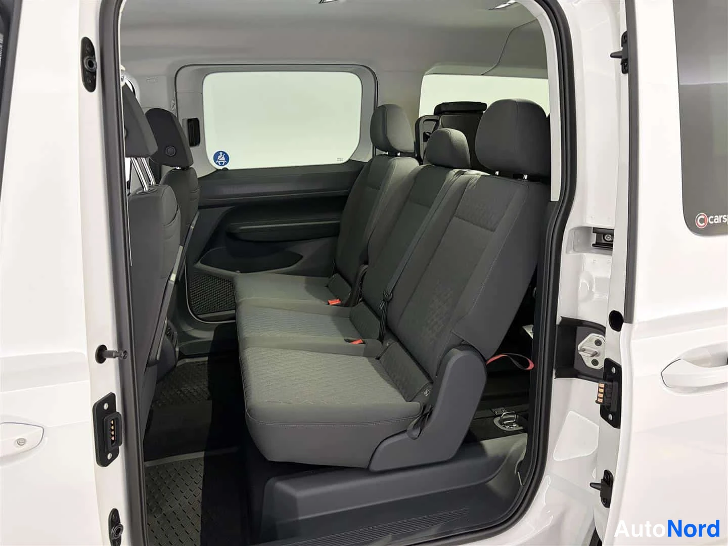 Valkoinen Volkswagen Caddy 2026, takaistuimet, kuva 22
