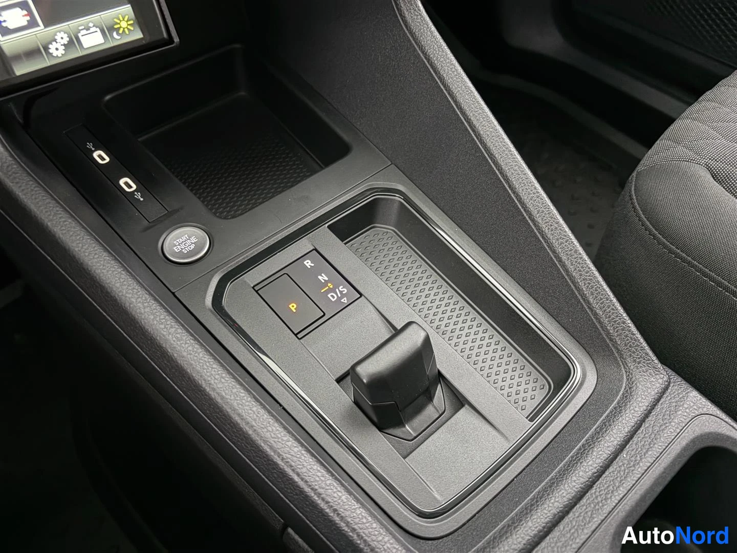Valkoinen Volkswagen Caddy 2026, yksityiskohta, kuva 32