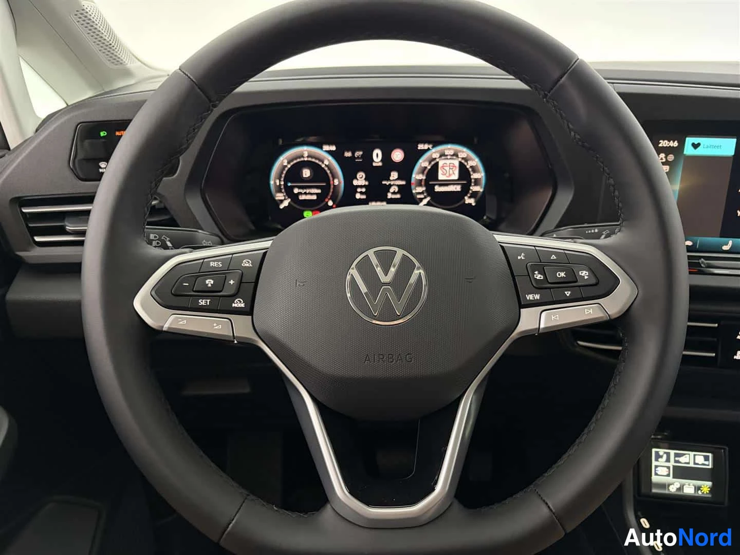 Valkoinen Volkswagen Caddy 2026, ohjaamo, kuva 18