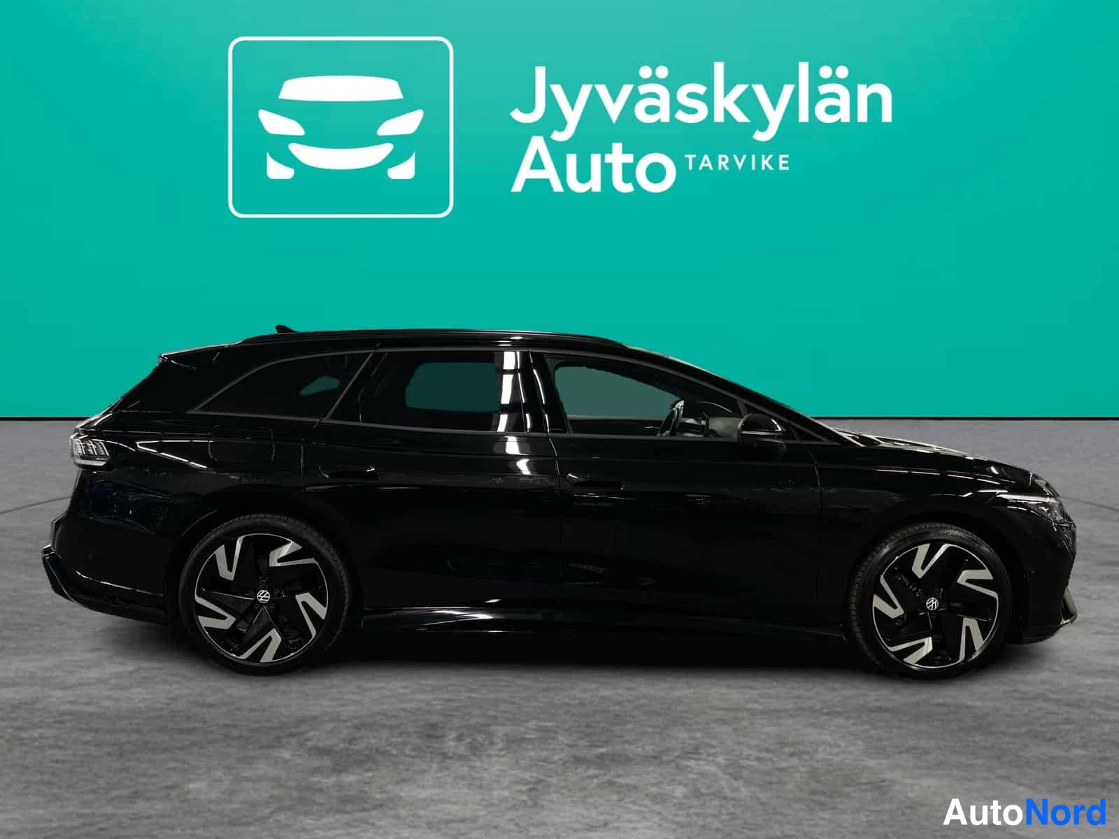Musta Volkswagen ID.7 2026, sivulta, kuva 4
