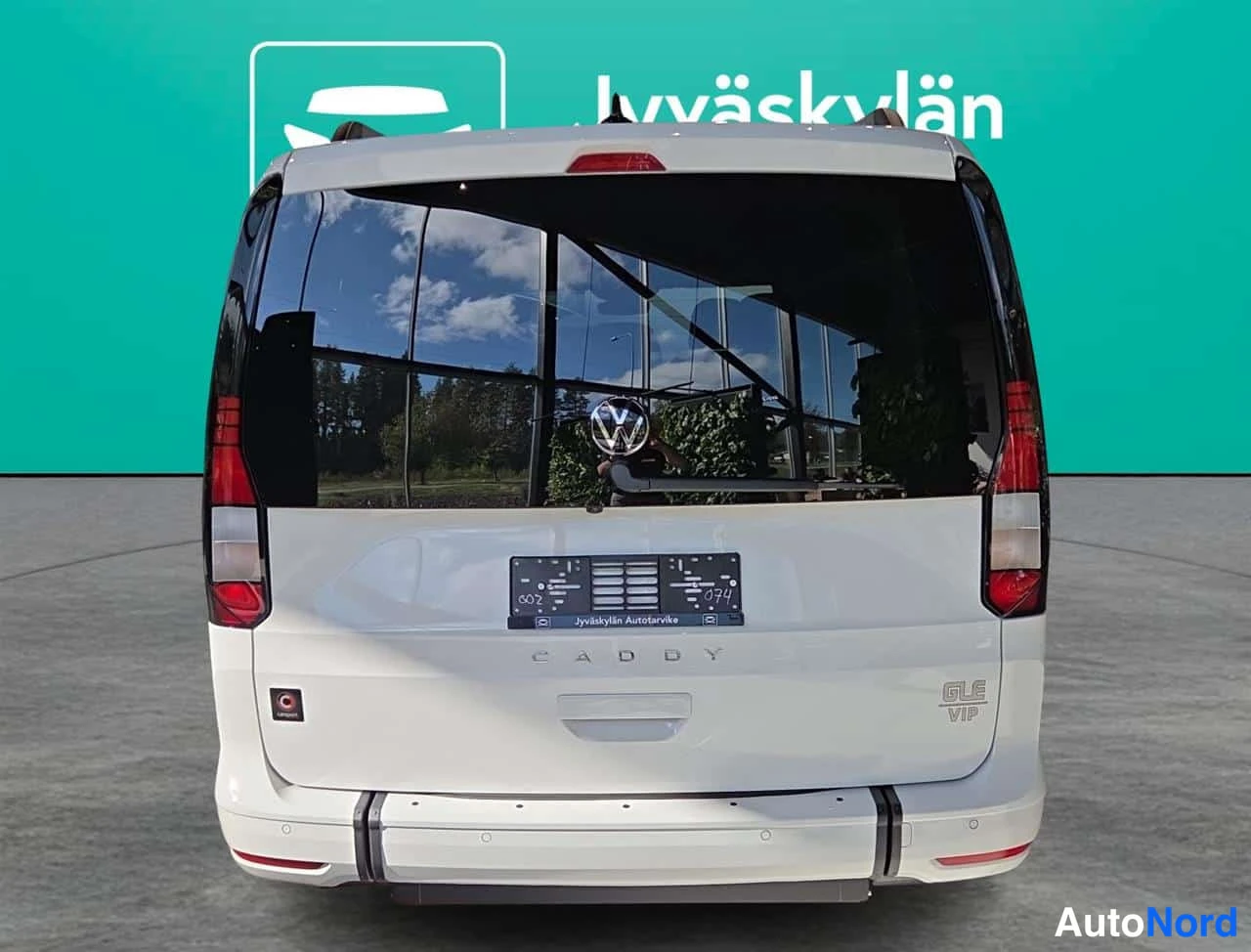 Valkoinen Volkswagen Caddy 2026, takaa, kuva 4