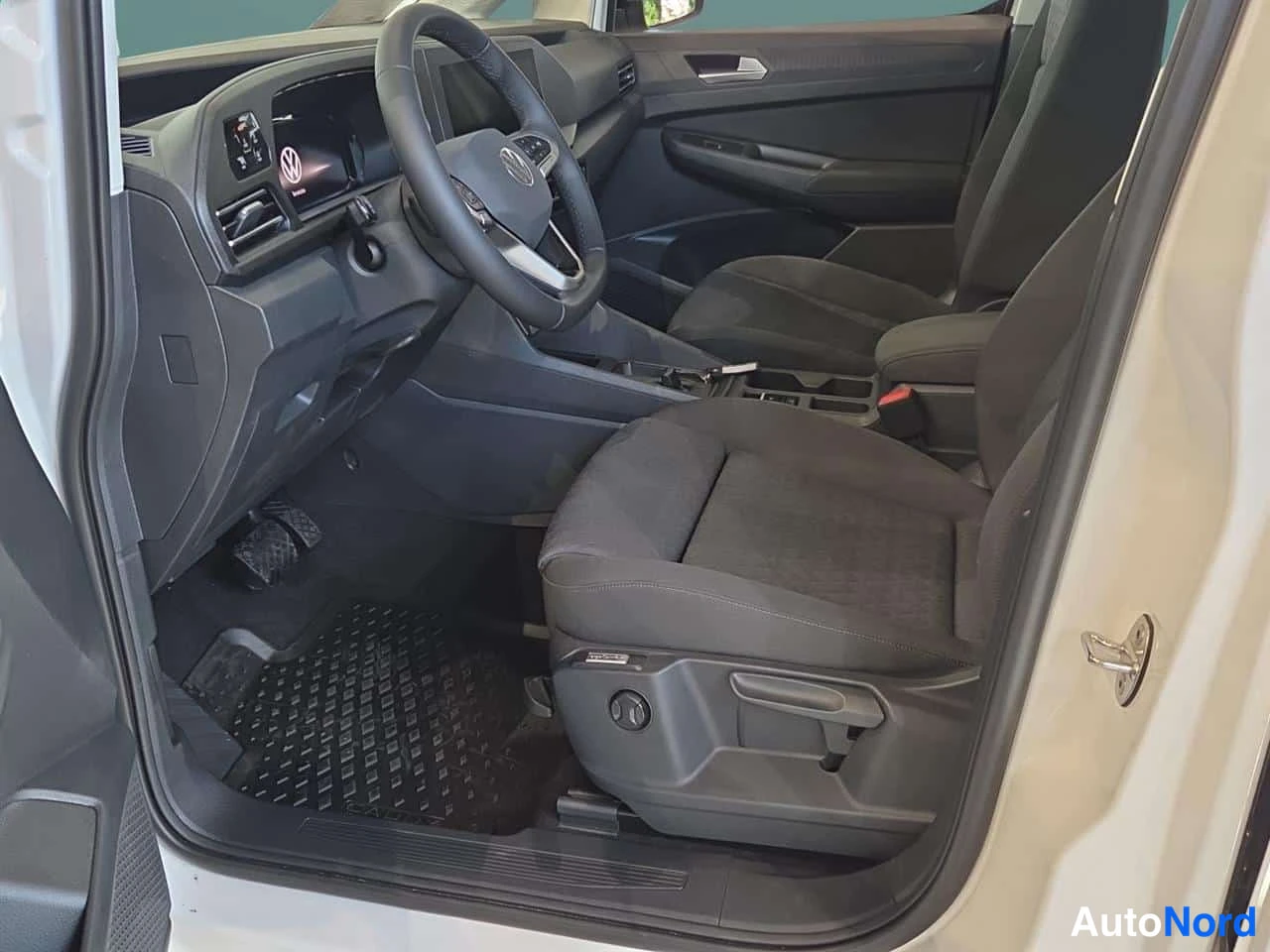 Valkoinen Volkswagen Caddy 2026, ohjaamo, kuva 5