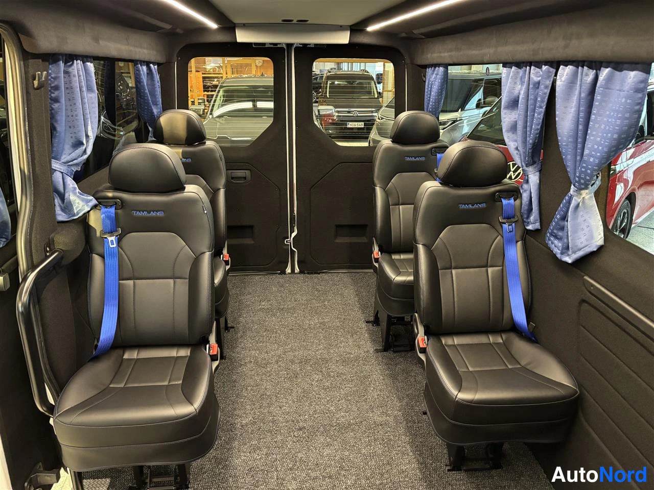 Valkoinen Volkswagen Crafter 2026, takaistuimet, kuva 13