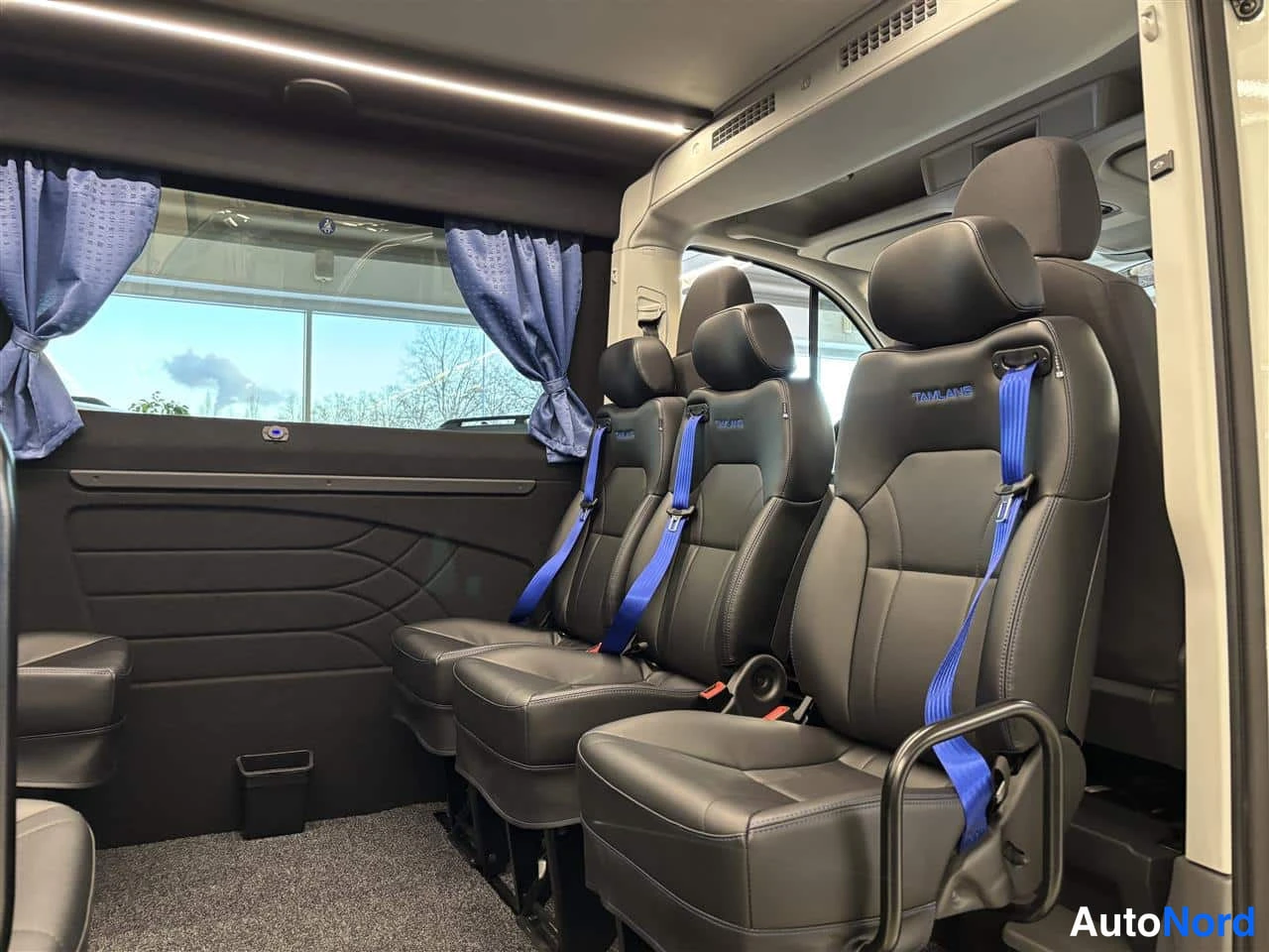 Valkoinen Volkswagen Crafter 2026, takaistuimet, kuva 15