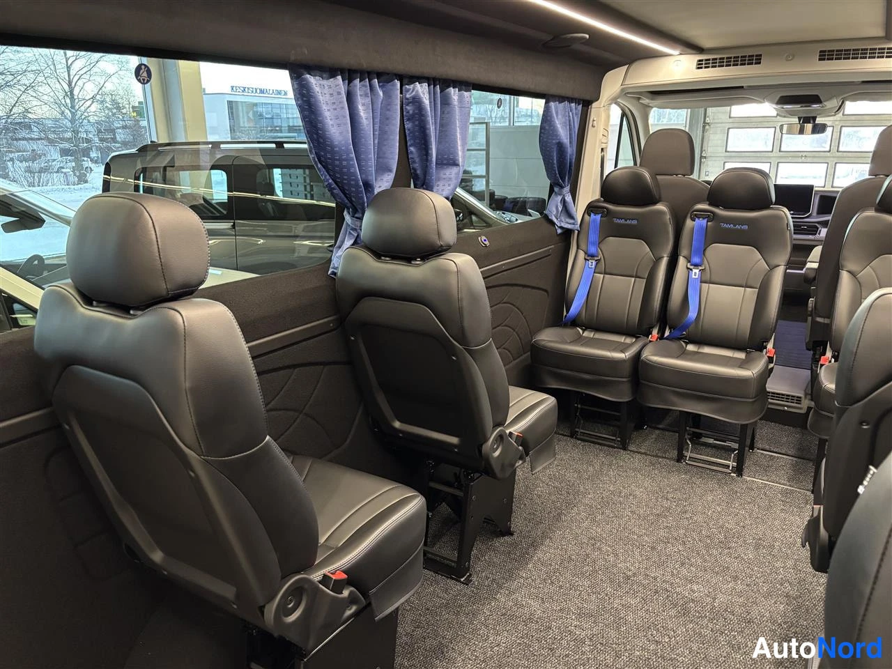 Valkoinen Volkswagen Crafter 2026, takaistuimet, kuva 16