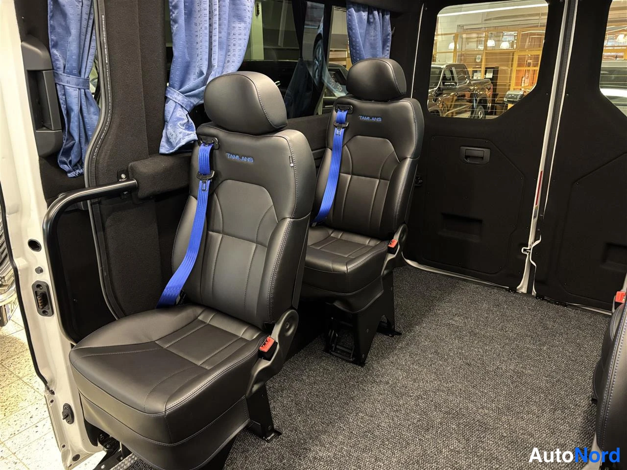 Valkoinen Volkswagen Crafter 2026, takaistuimet, kuva 19