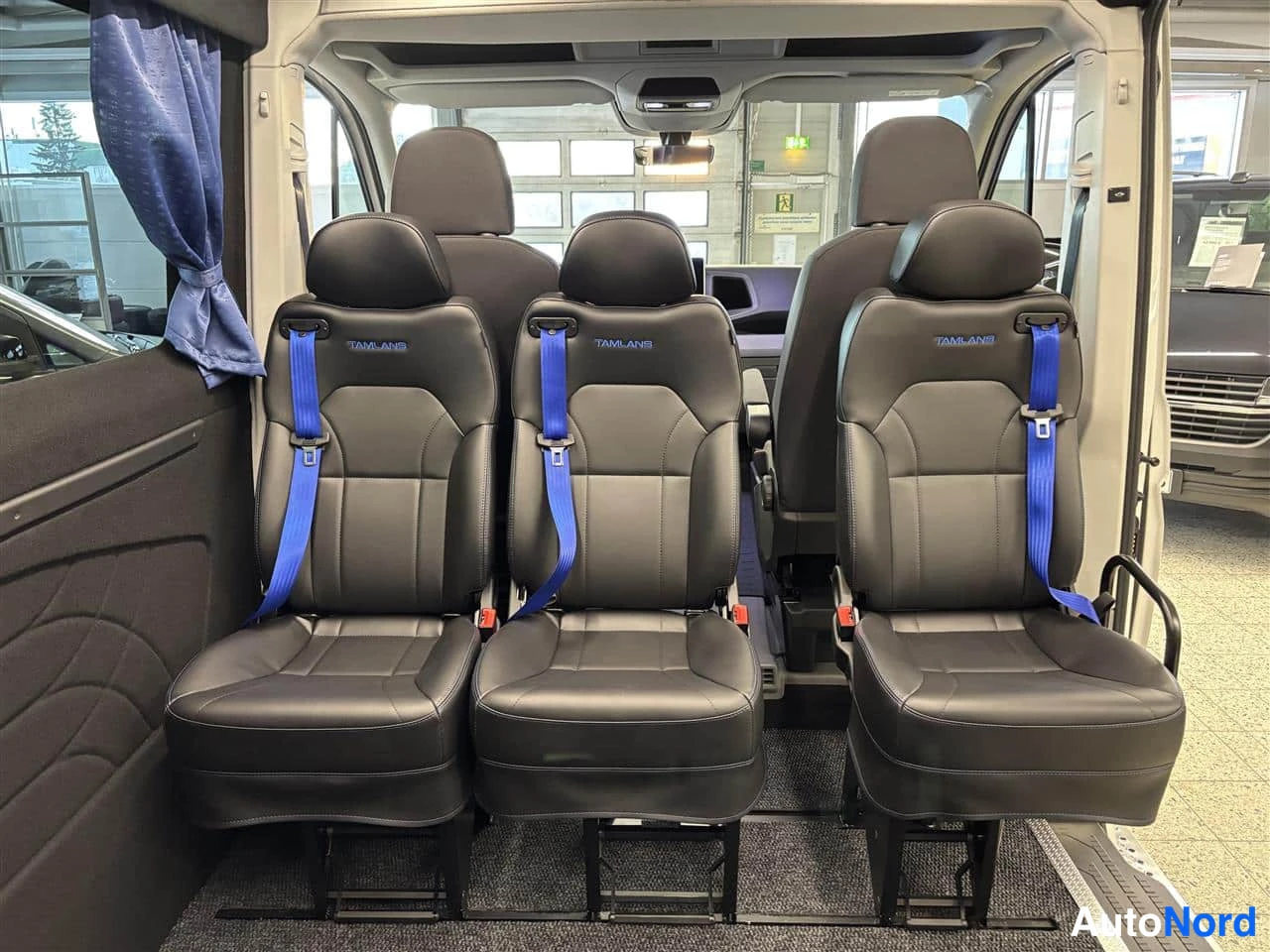 Valkoinen Volkswagen Crafter 2026, takaistuimet, kuva 20