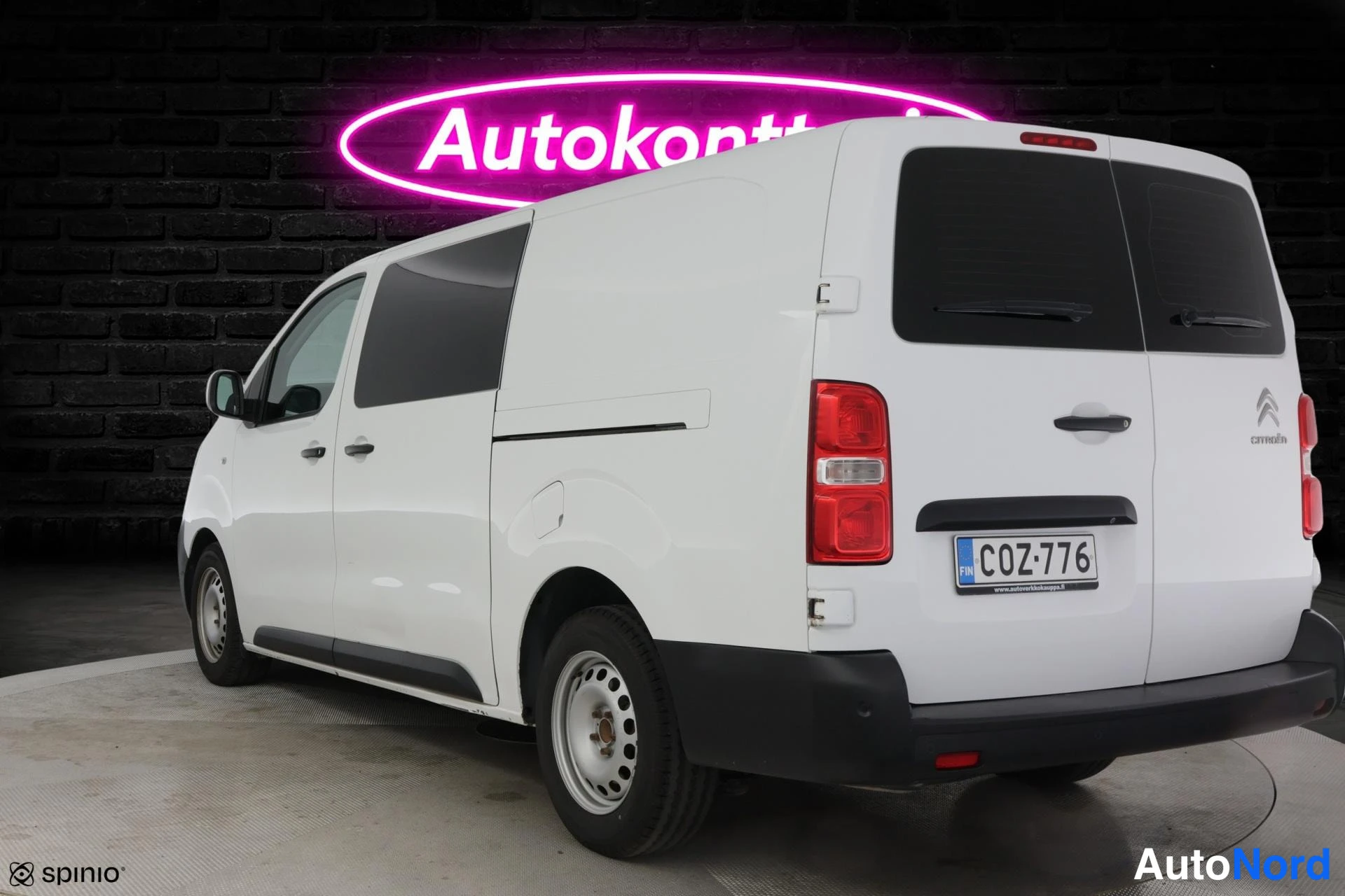 Valkoinen Citroen Jumpy 2020, takaviisto, kuva 4