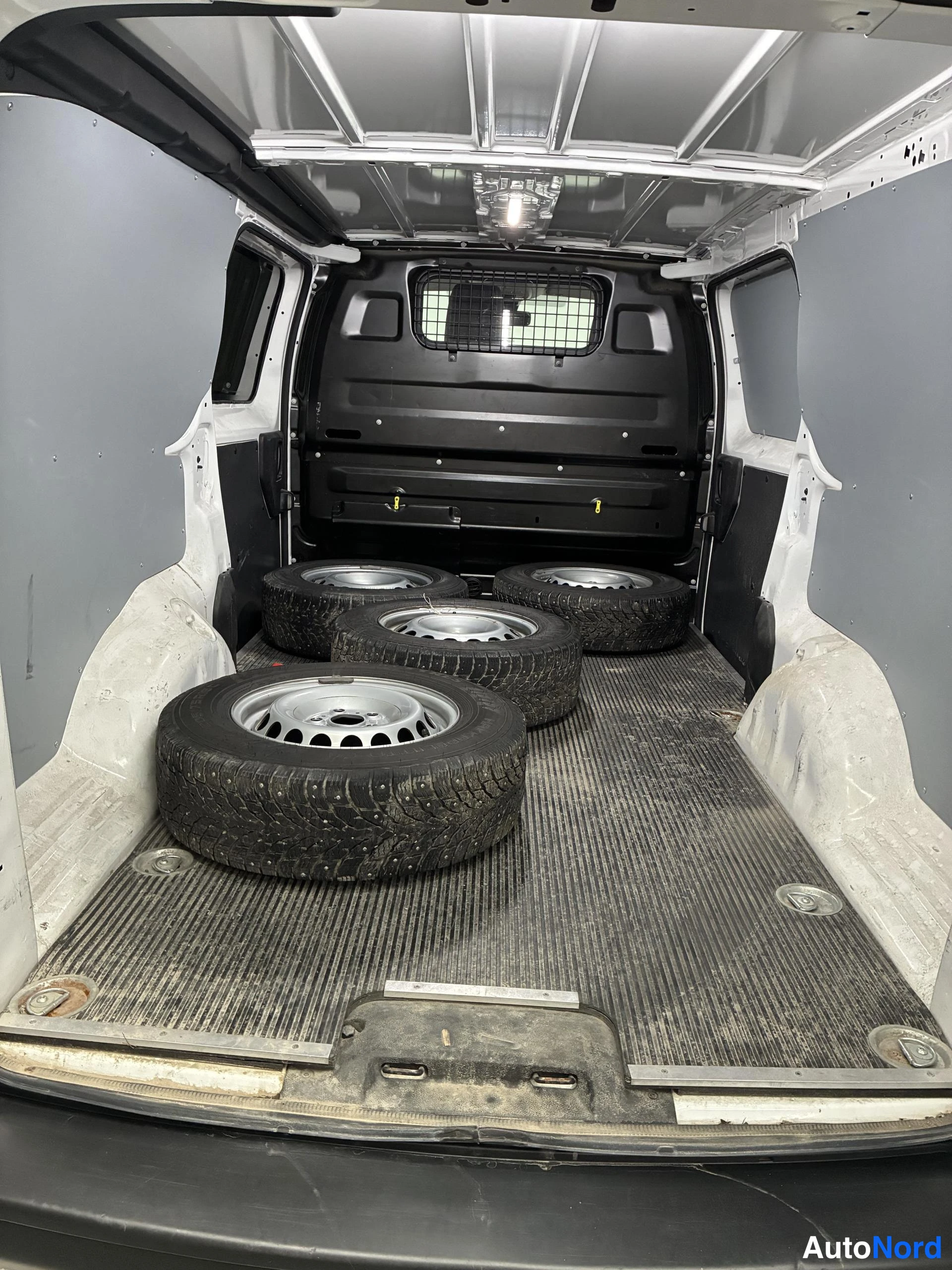 Valkoinen Citroen Jumpy 2020, tavaratila, kuva 10