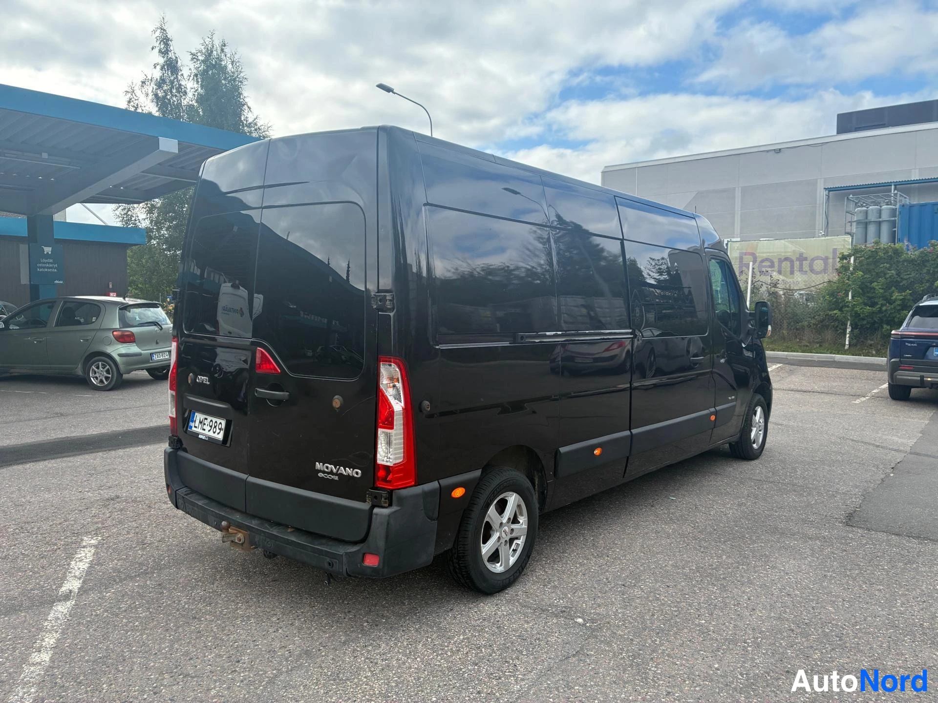 Musta Opel Movano 2014, takaviisto, kuva 3