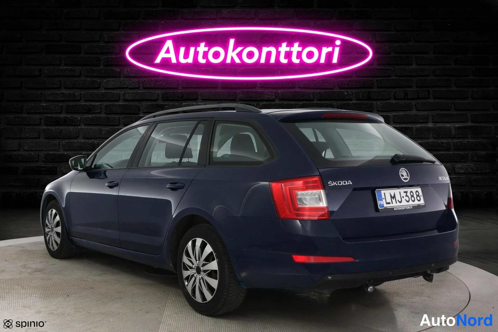 Sininen Skoda Octavia 2013, takaviisto, kuva 4