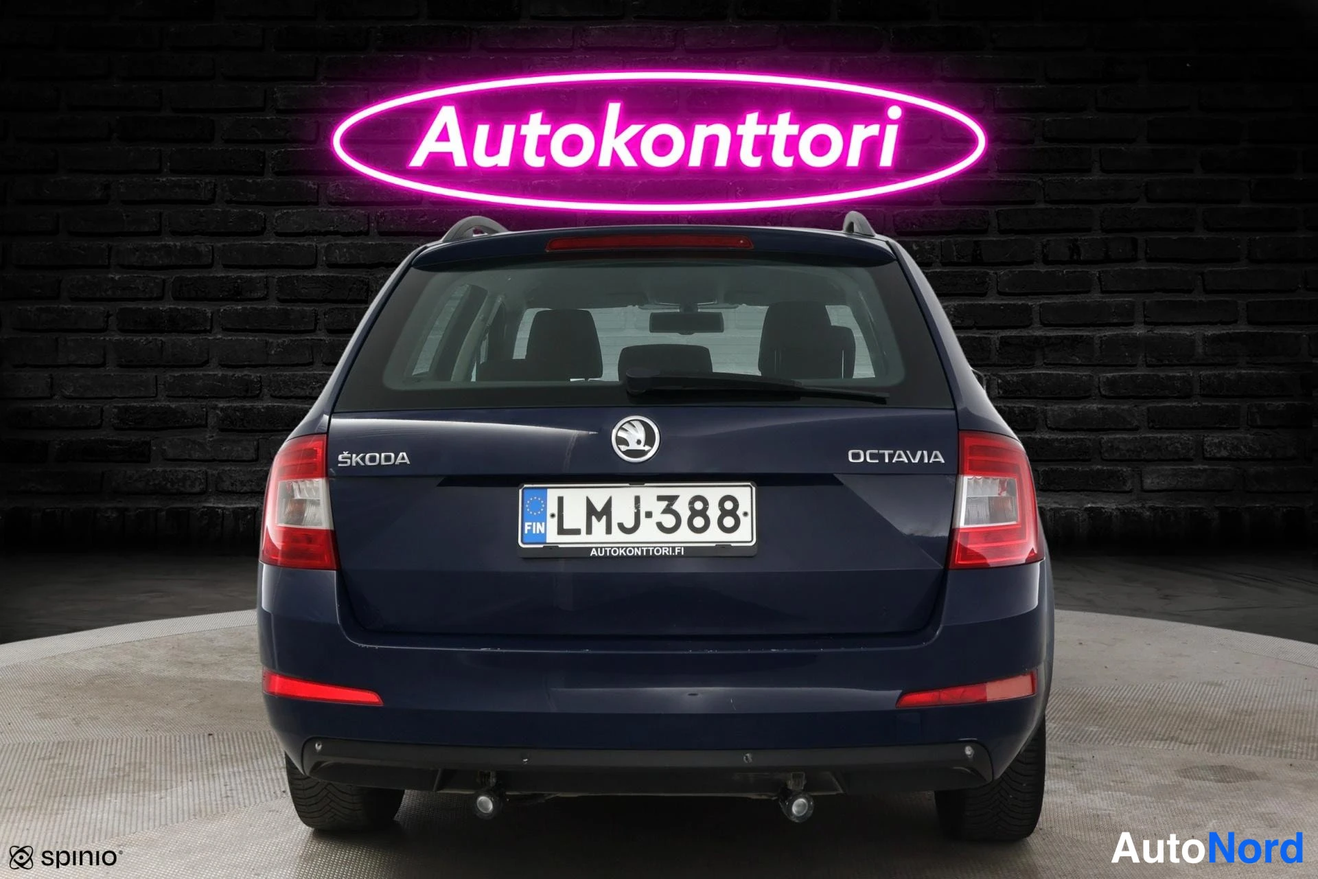 Sininen Skoda Octavia 2013, takaa, kuva 6
