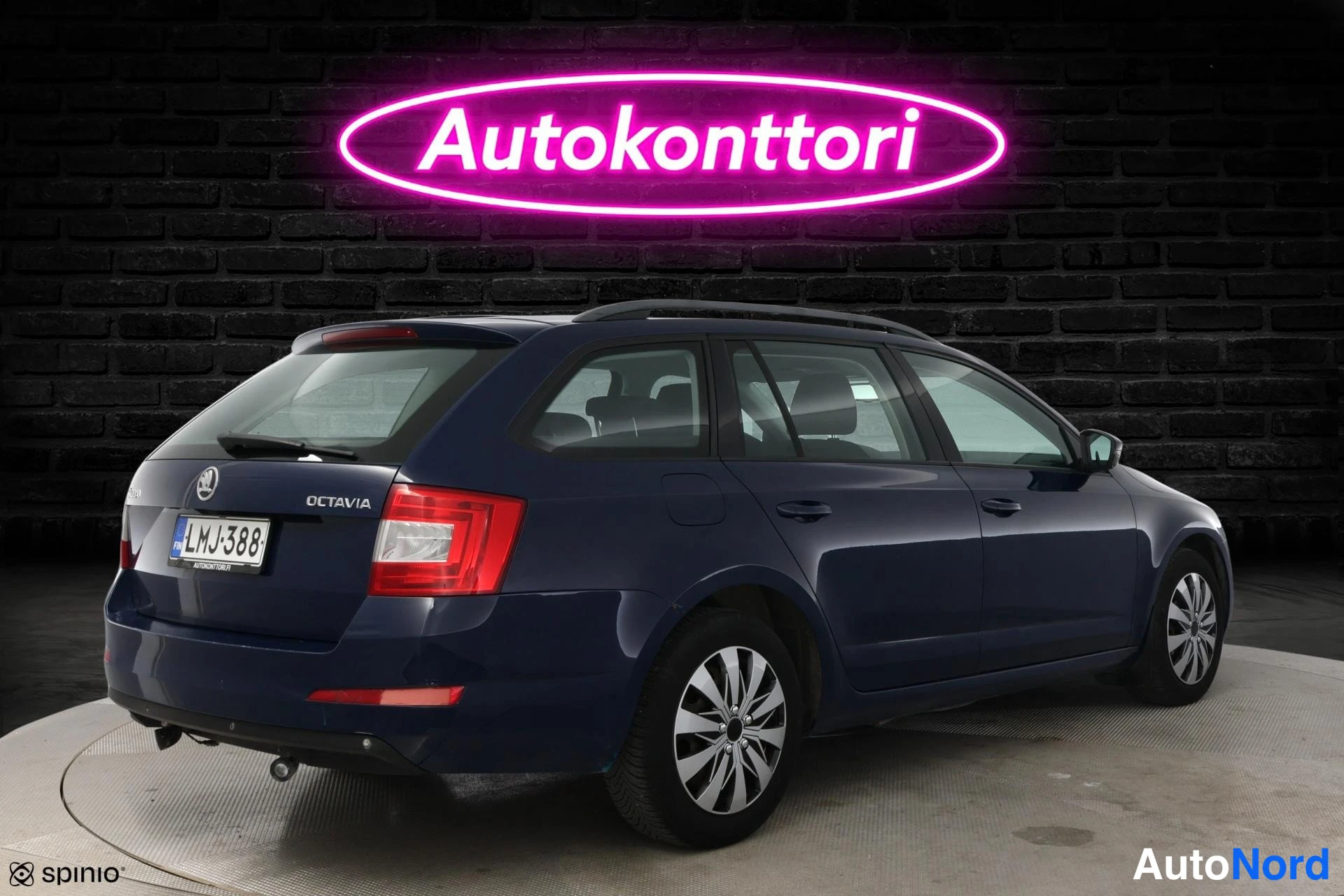 Sininen Skoda Octavia 2013, takaviisto, kuva 5