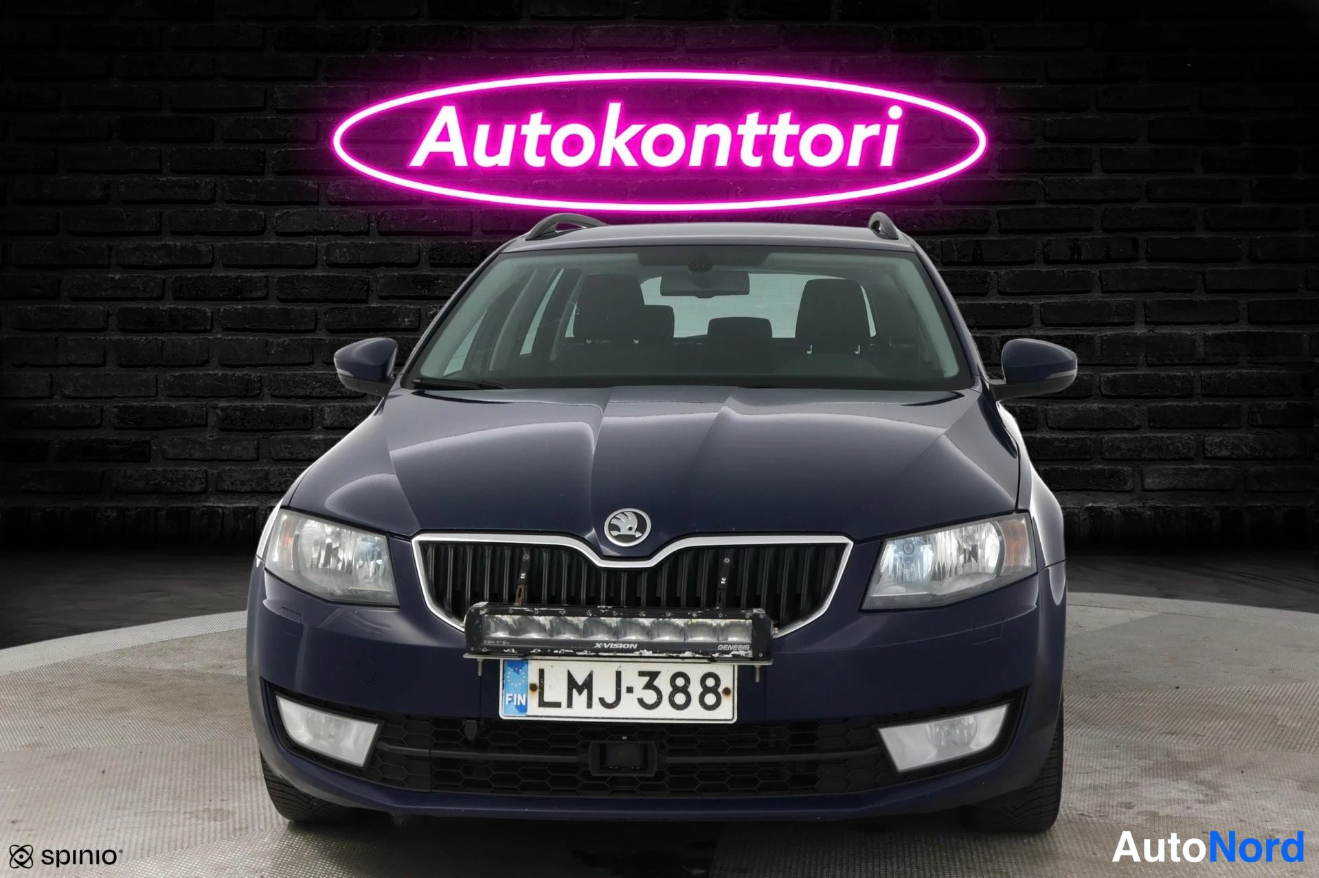 Sininen Skoda Octavia 2013, edestä, kuva 3