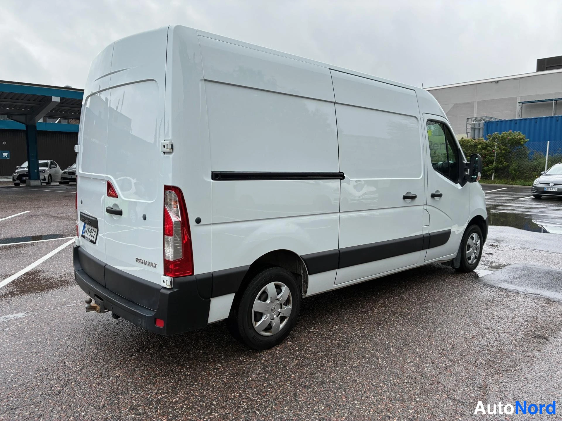Valkoinen Renault Master 2019, takaviisto, kuva 3