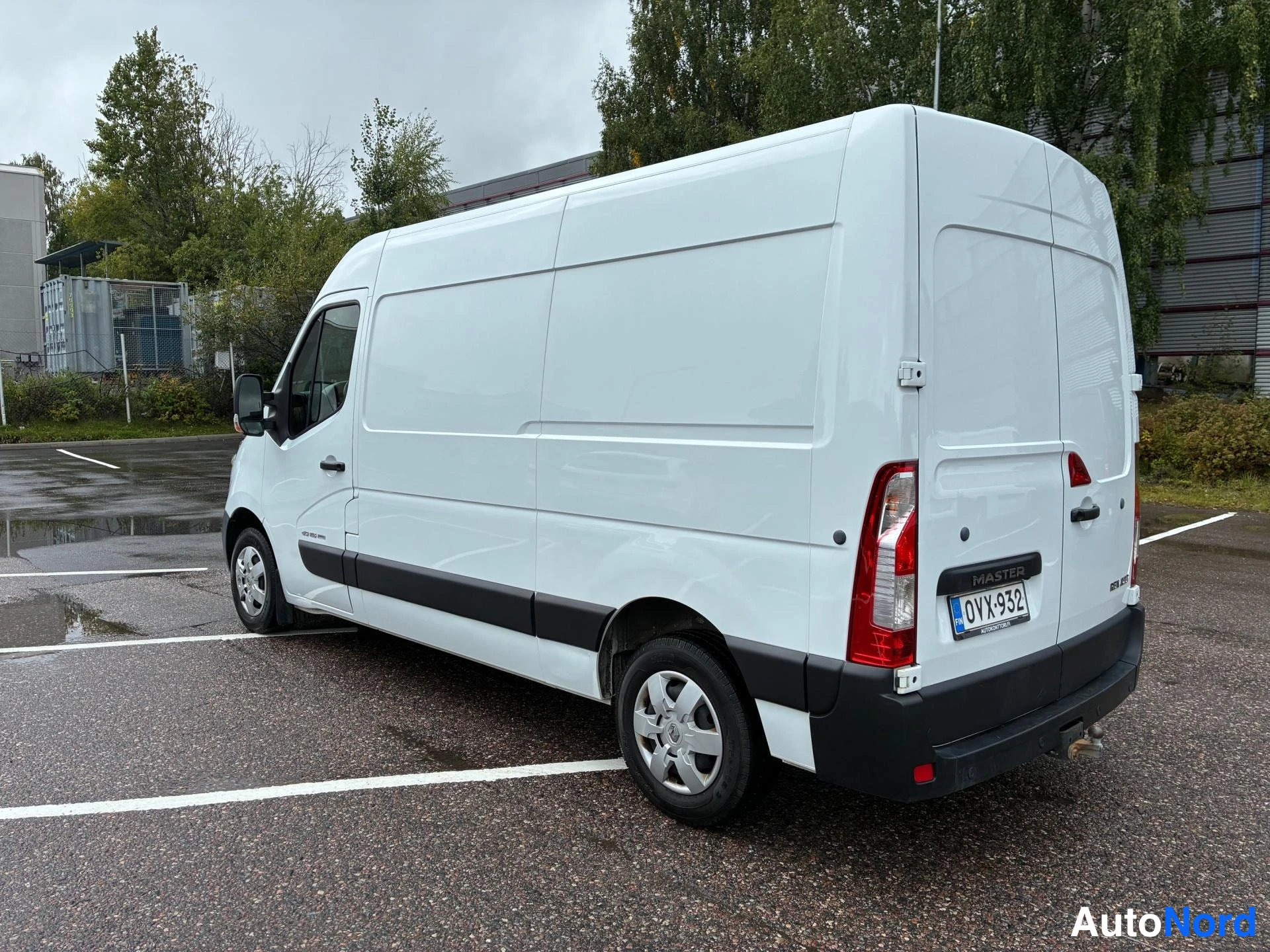 Valkoinen Renault Master 2019, takaviisto, kuva 4