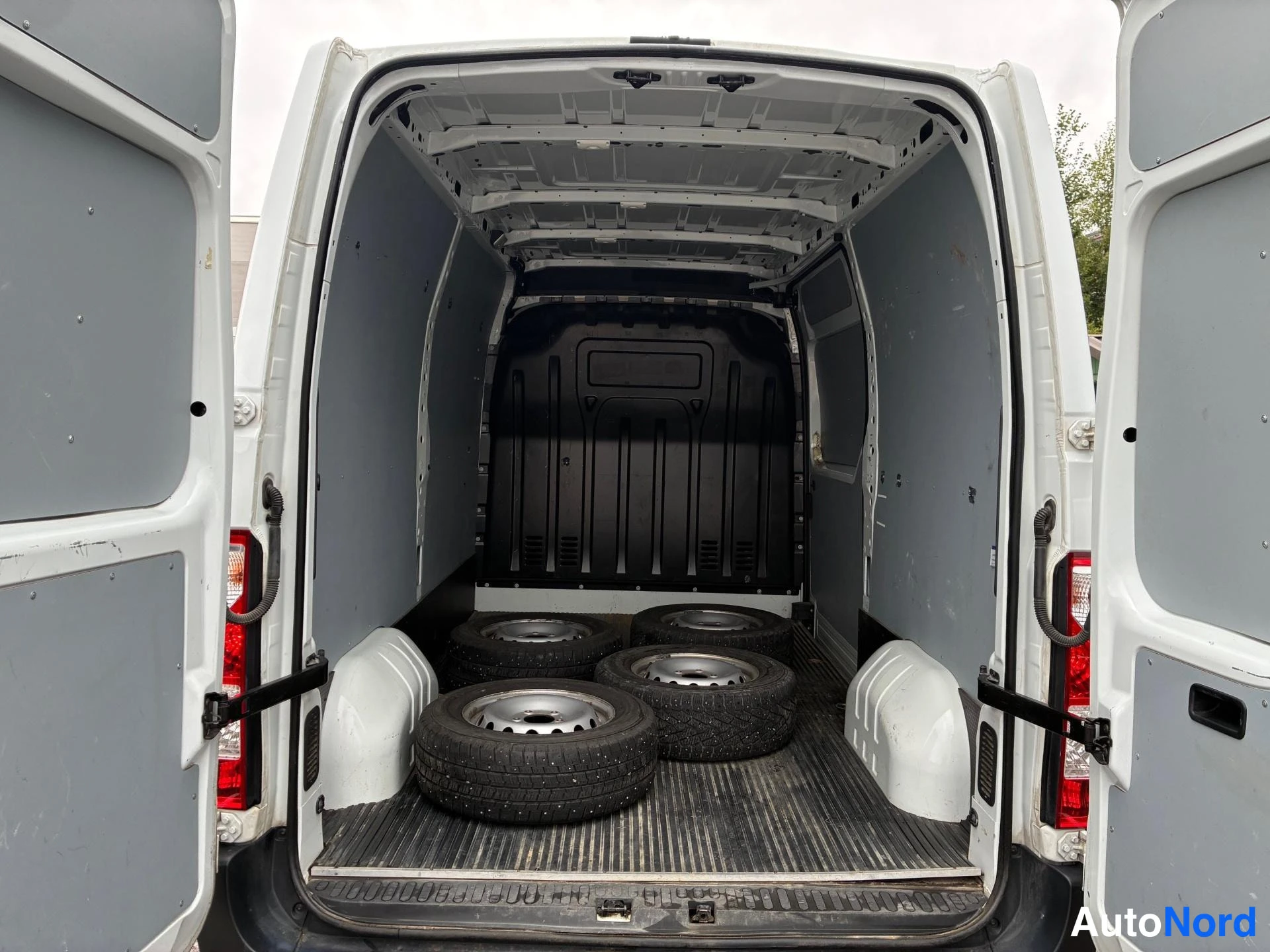 Valkoinen Renault Master 2019, tavaratila, kuva 7