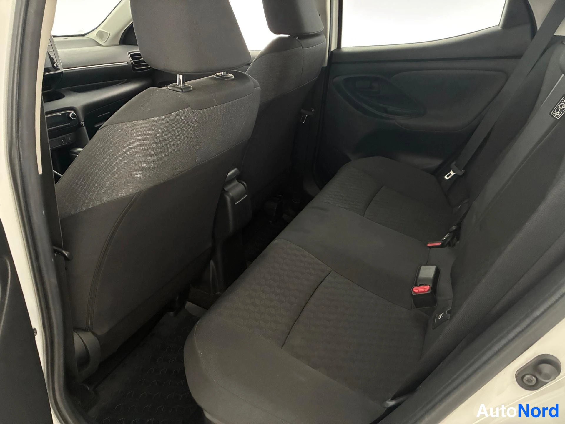 White Toyota Yaris 2022, rear seats, photo 10