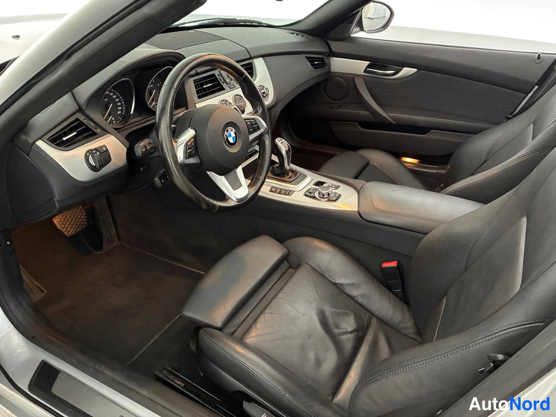 Hopea BMW Z4 sDrive 2010, ohjaamo, kuva 7